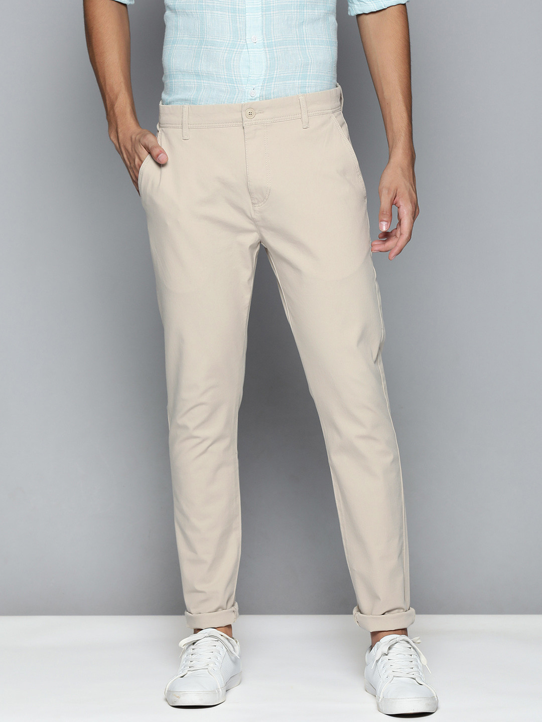 

Levis Men Cream-Coloured Slim Fit Chinos