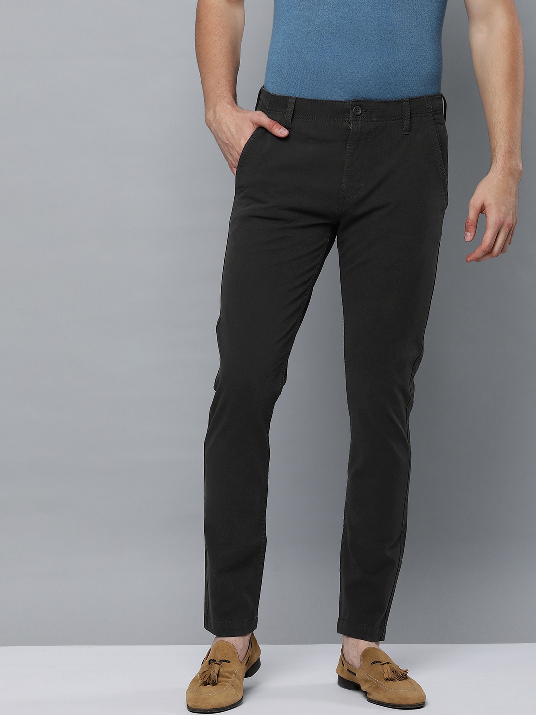 

Levis Men Black 512 Slim Taper Fit Solid Mid Rise Chinos