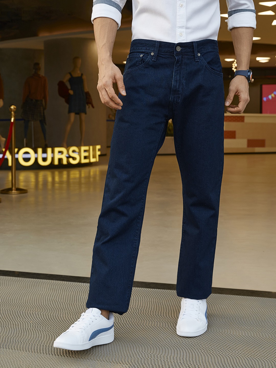 

Levis Men Blue Mid-Rise Straight Fit Jeans