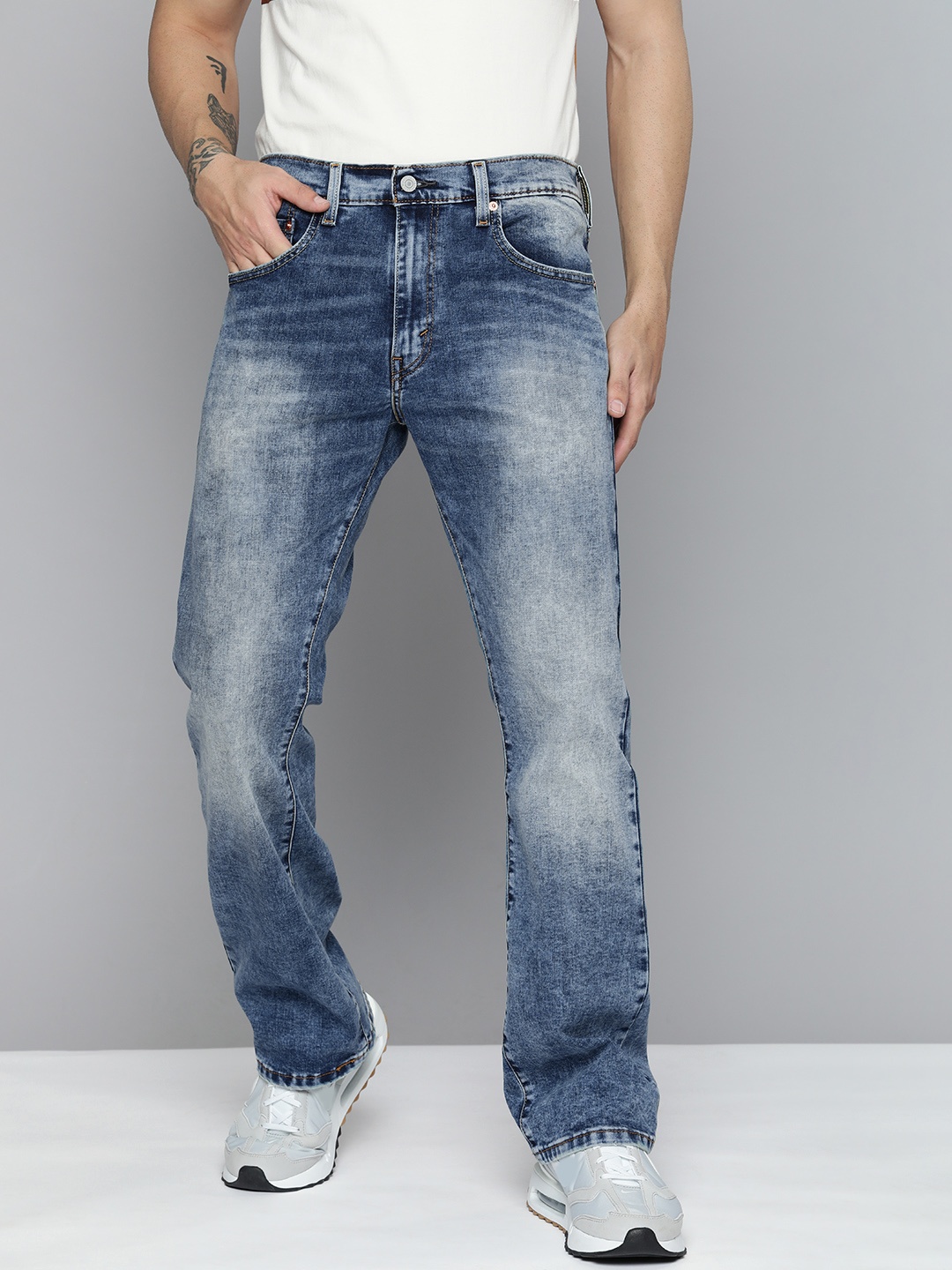 

Levis 517 Men Blue Bootcut Mid-Rise Clean Look Heavy Fade Cool Stretchable Jeans