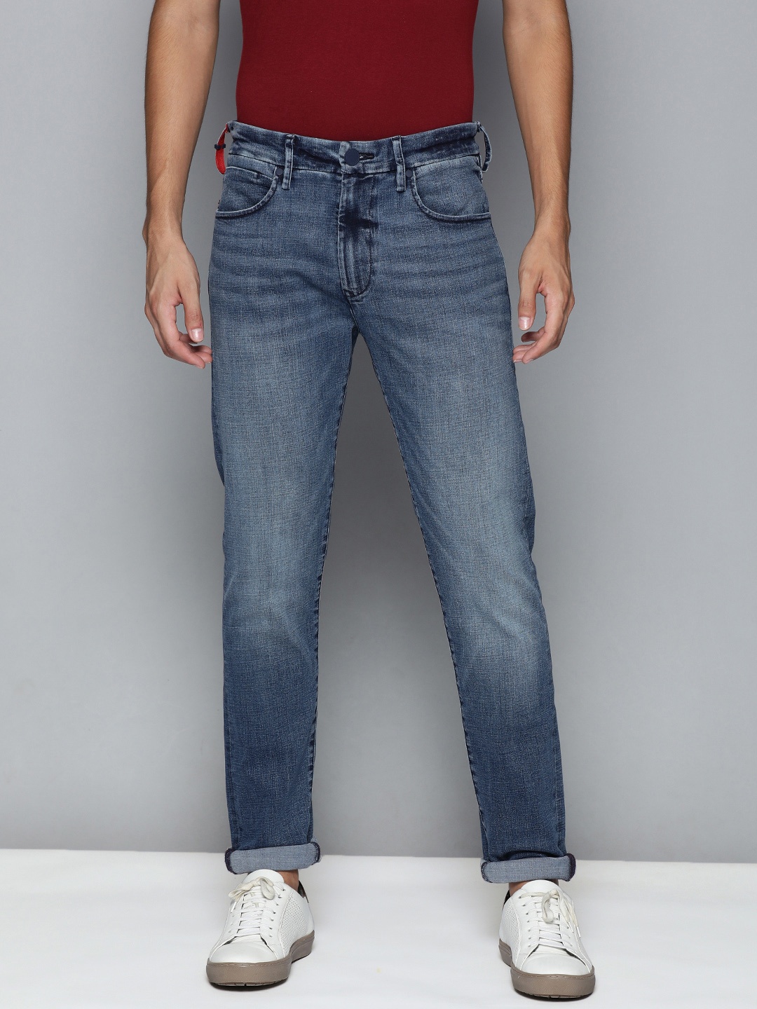 

Levis Men Blue 512 Slim Tapered Fit Mid-Rise Light Fade Stretchable Jeans