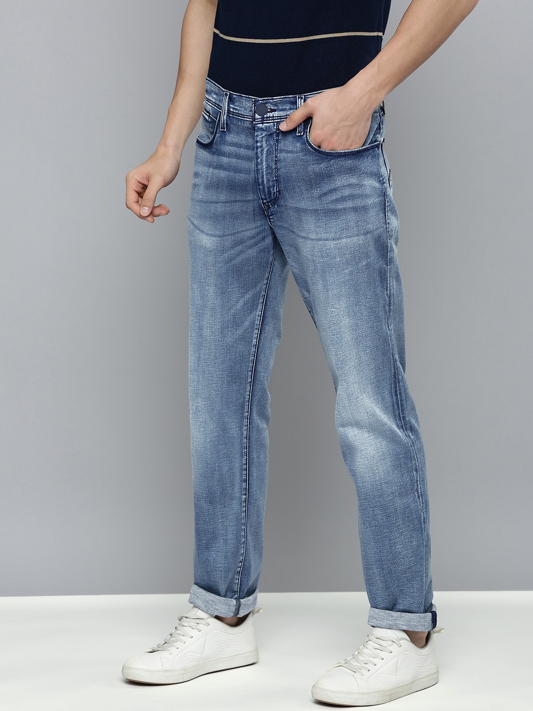 

Levis Men Blue 511 Redloop Slim Fit Light Fade Stretchable Jeans