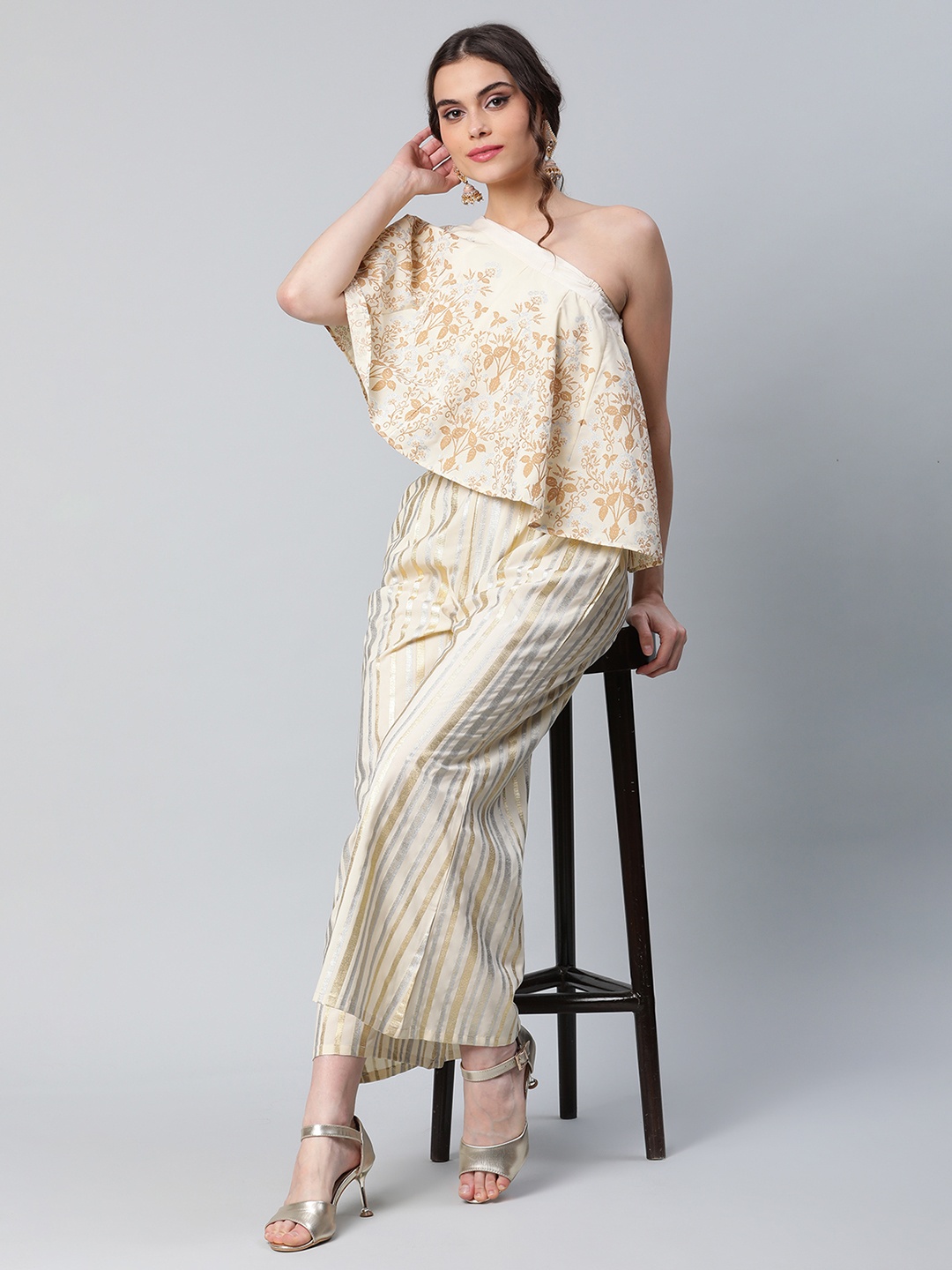 

Ahalyaa Women Off White Floral Printed Top with Palazzos