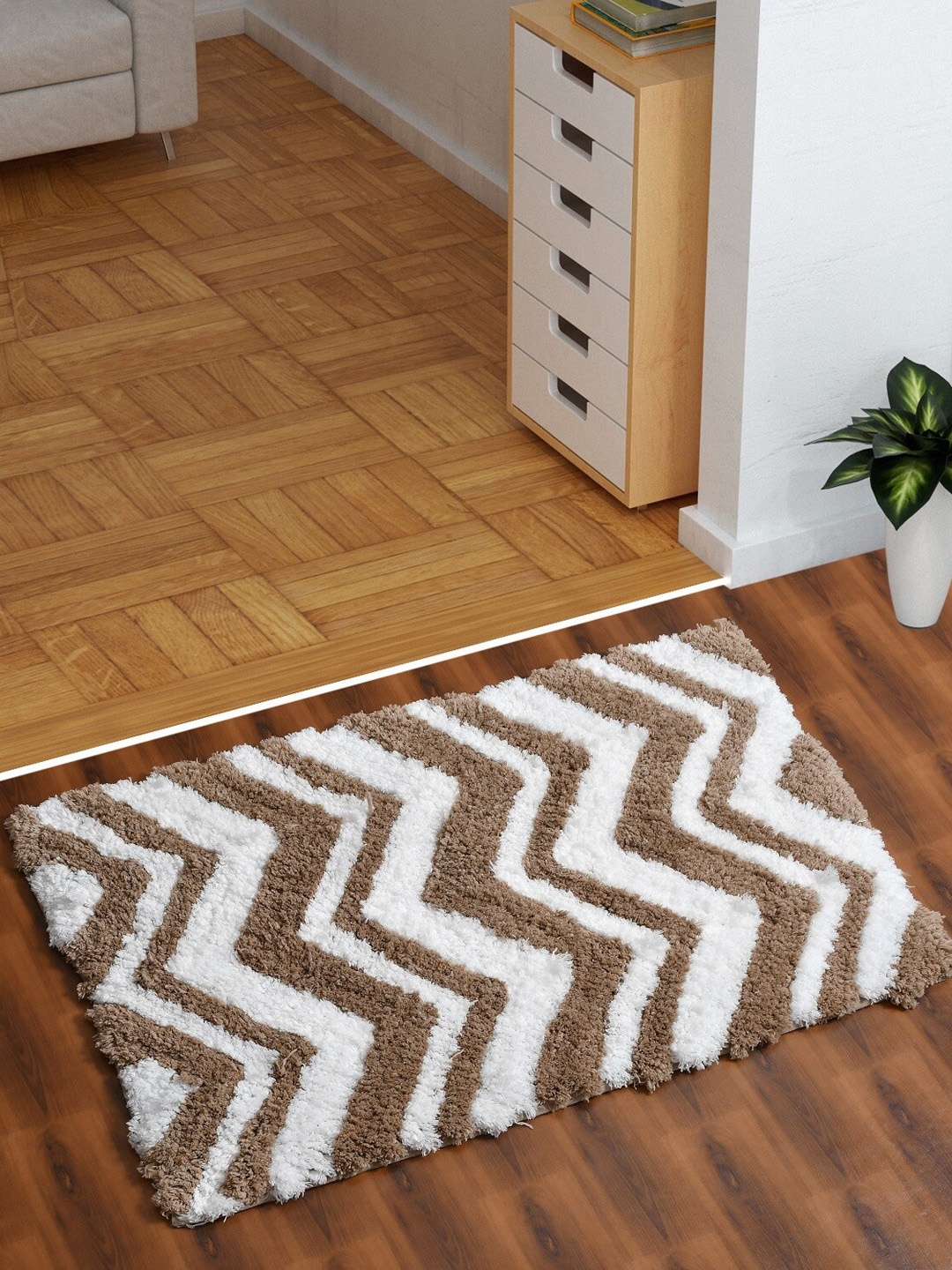

AEROHAVEN Coffee Brown & White Chevron 1850 GSM Microfiber Bath Rug