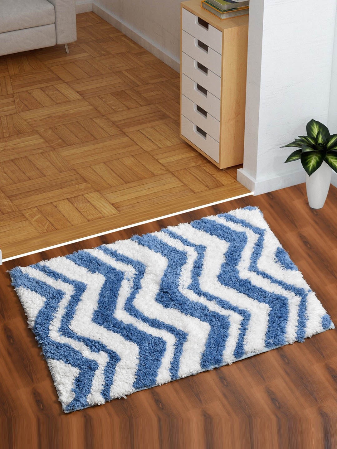 

AEROHAVEN Blue & White Chevron Microfiber Bath Mat