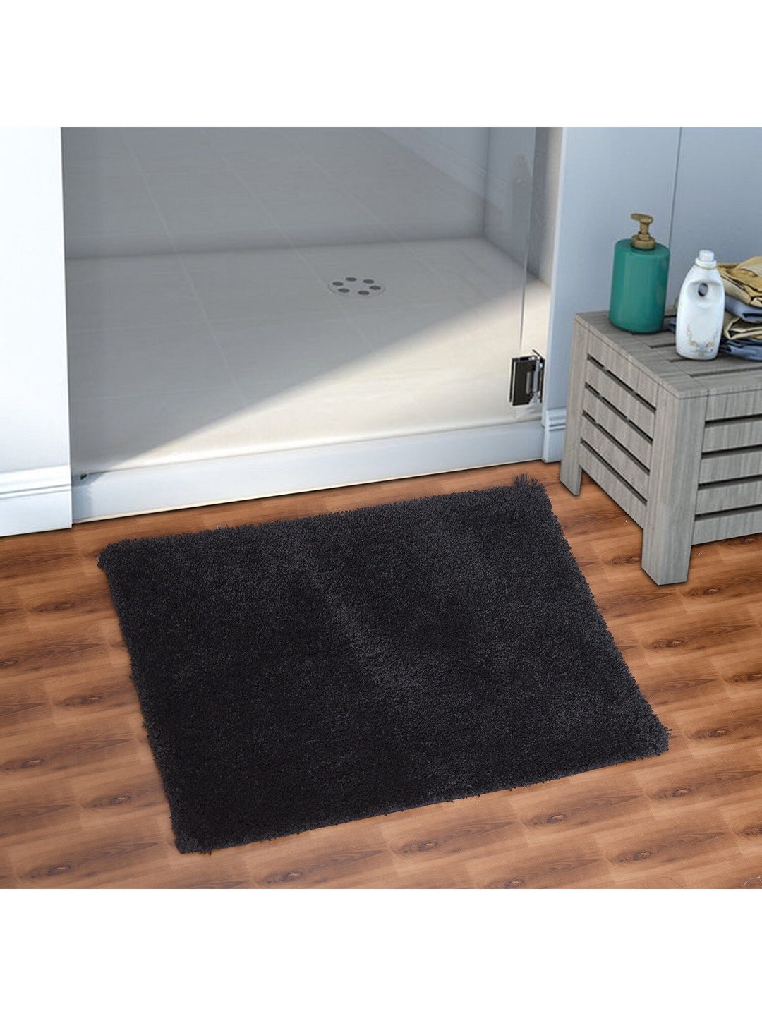 

AEROHAVEN Black Solid 1850 GSM Microfiber Anti-Skid Bath Rug