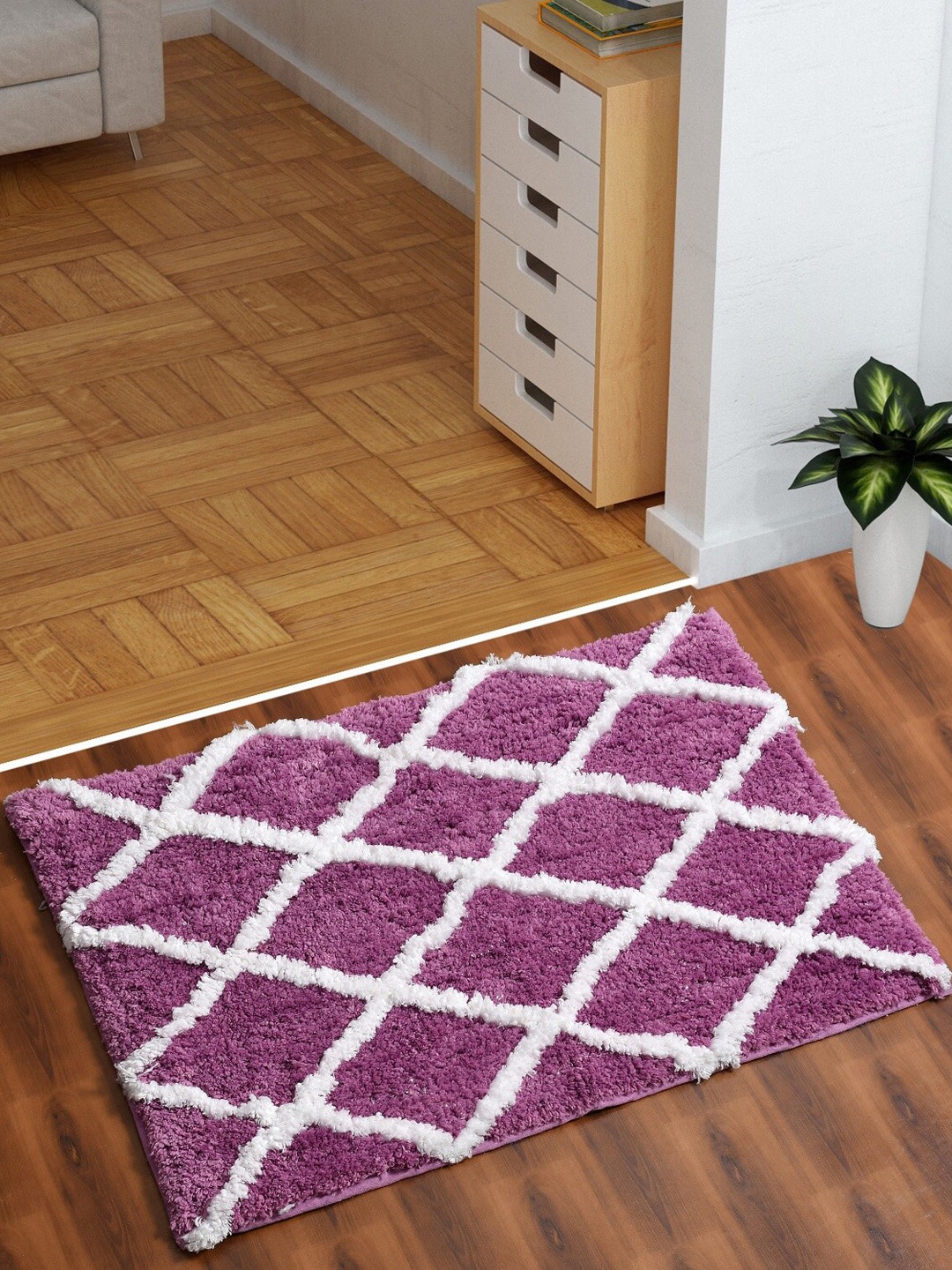 

AEROHAVEN Purple & White Checkered 1850 GSM Ant-Skid Microfiber Bath Mat