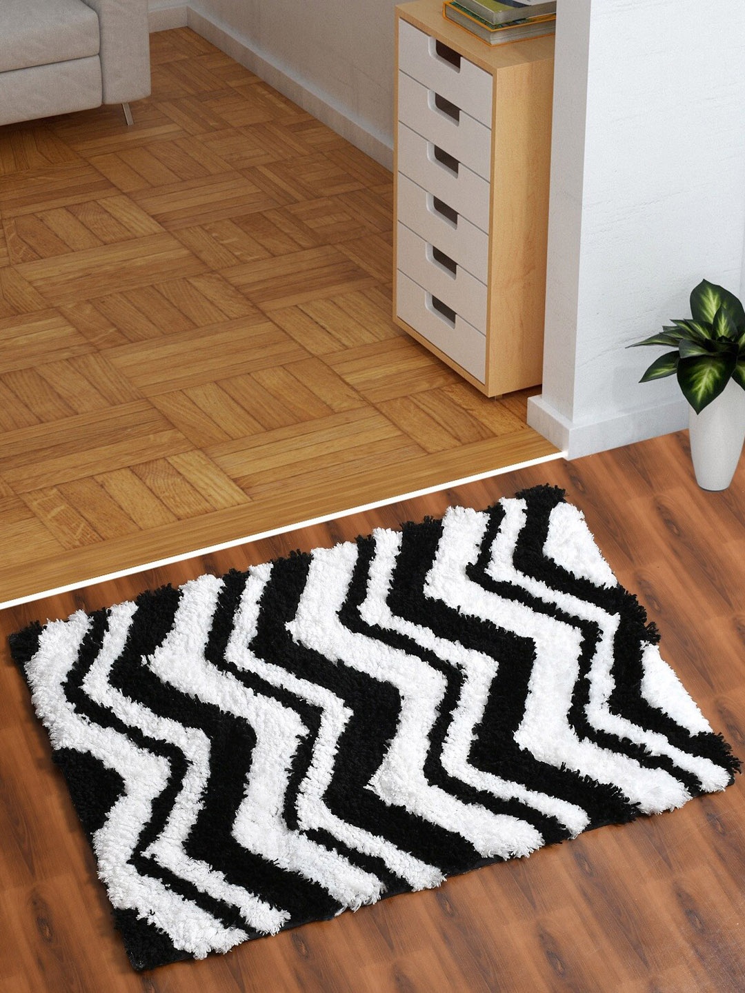 

AEROHAVEN Black & White Chevron 1850 GSM Anti-Skid Microfiber Bath Mat