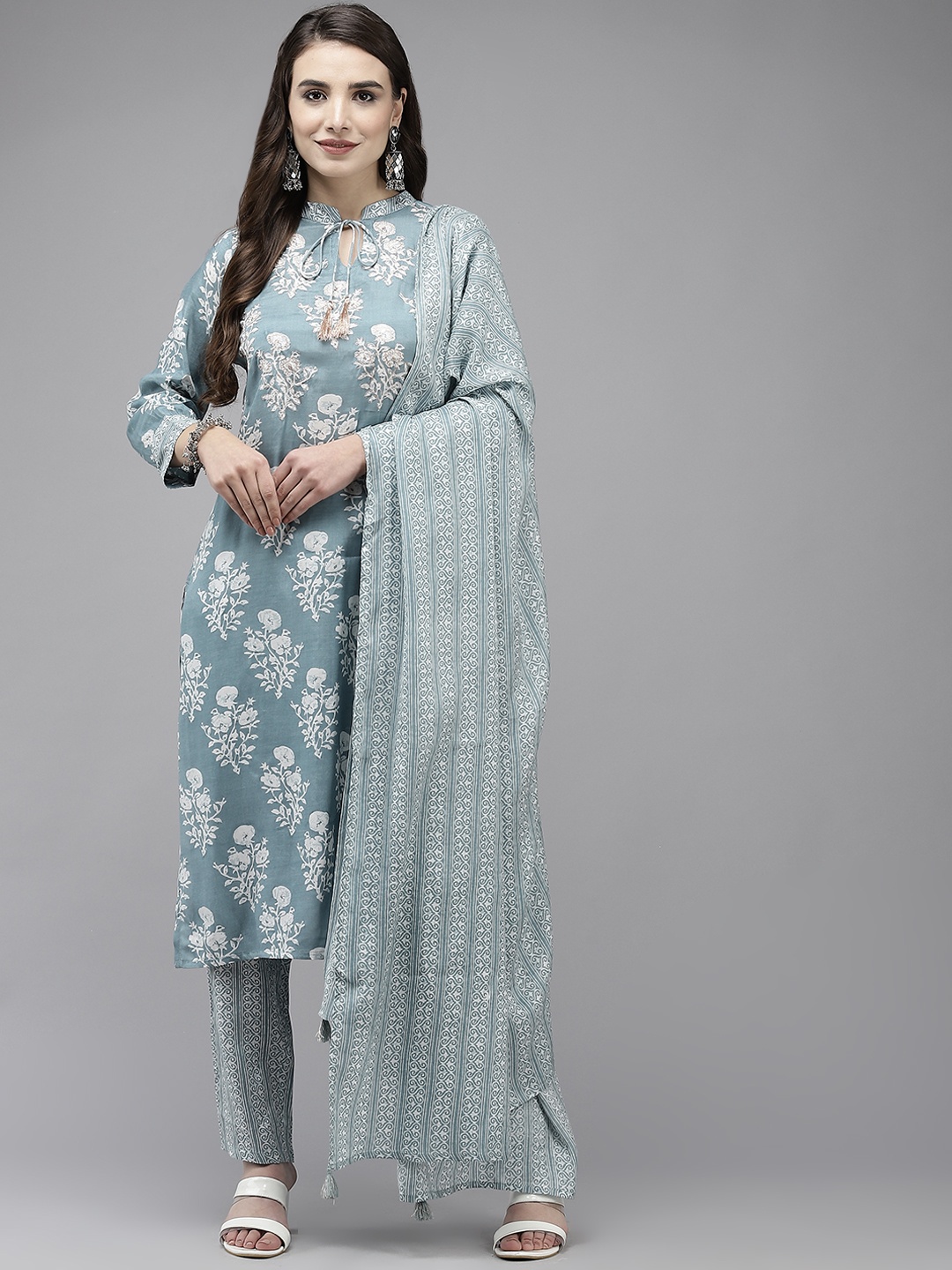 

Ishin Women Grey Ethnic Motifs Printed Kurta with Trousers & Dupatta