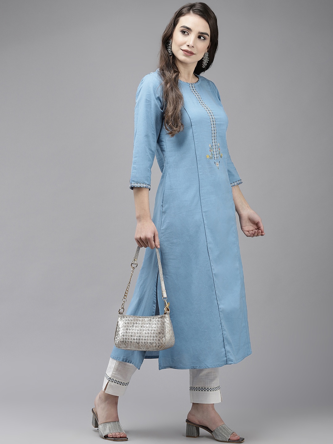 

Ishin Women Blue & Off-White Yoke Design Panelled Pure Cotton Kurta with Trousers