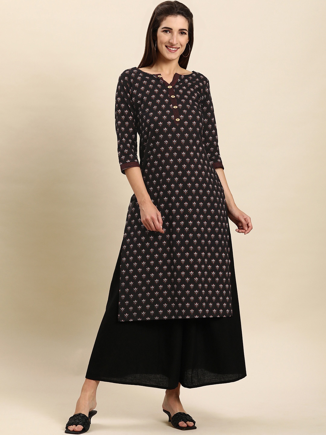 

Janasya Women Black Floral Printed Floral Kurta