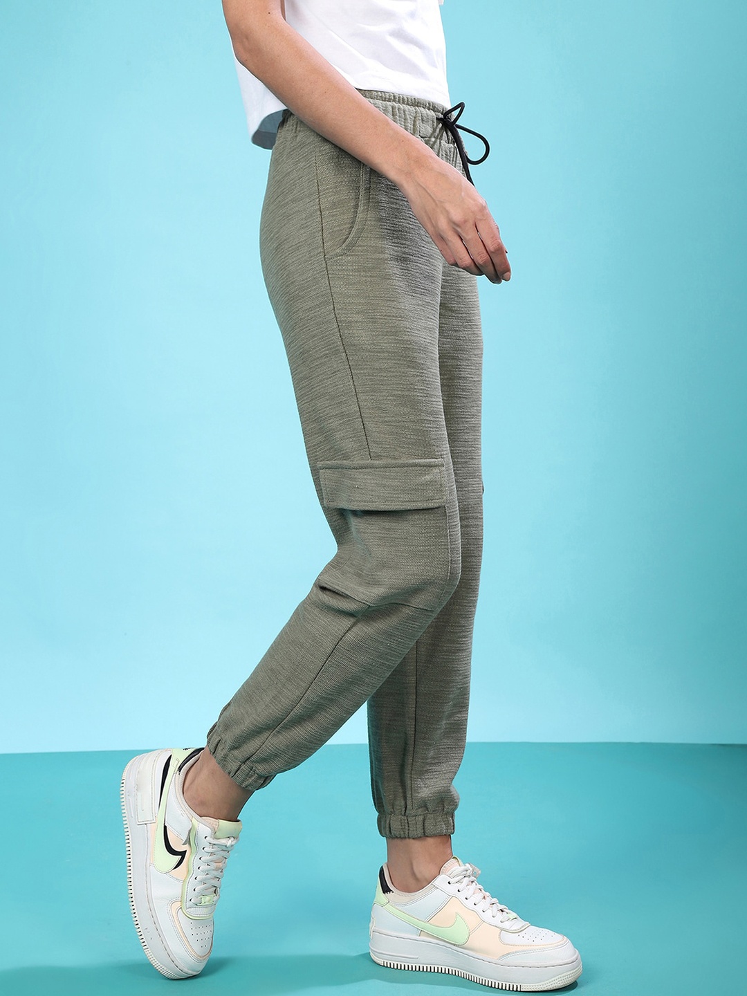 

Campus Sutra Women Green Solid Cotton Joggers