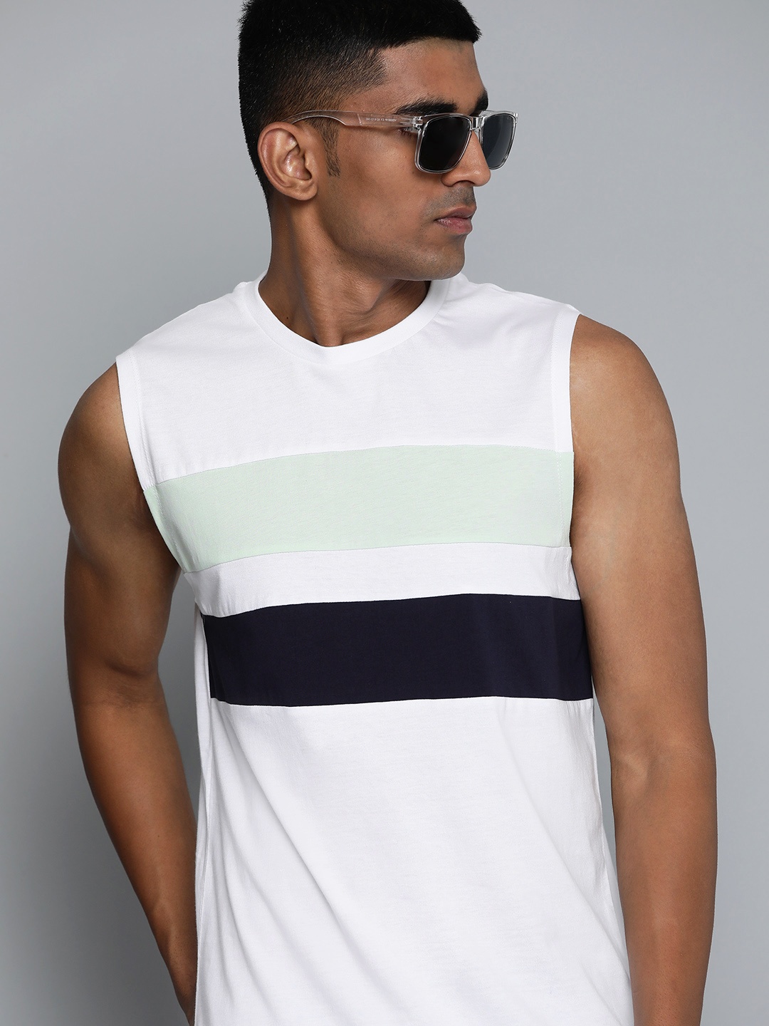 

Kook N Keech Men White & Navy Blue Pure Cotton Striped T-shirt