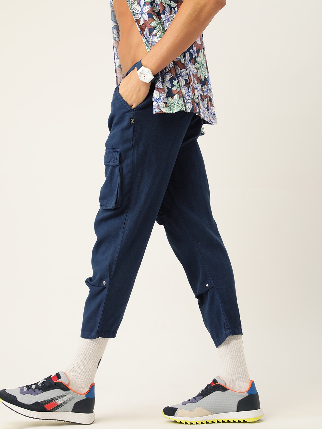 

Kook N Keech Men Navy Blue Solid Cropped Cargos Trousers