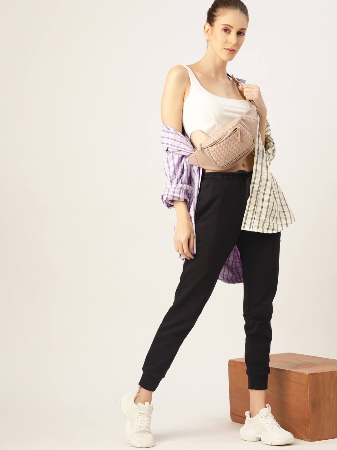 

Kook N Keech Women Black Solid Mid Rise Casual Joggers