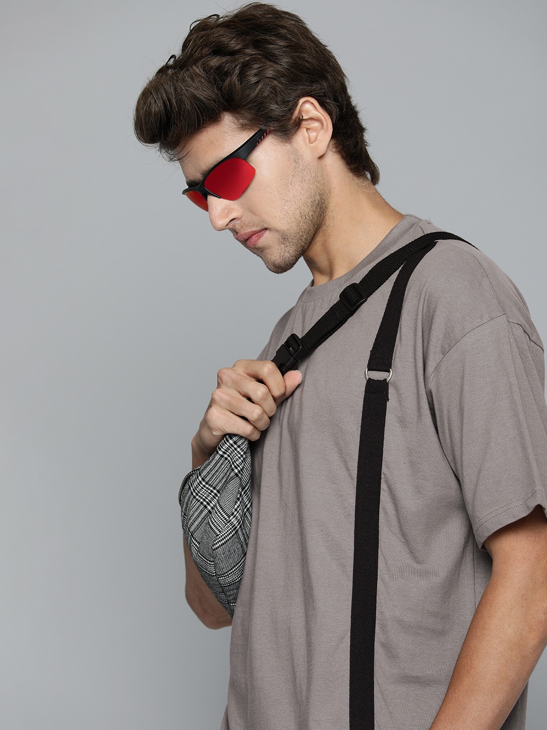 

Kook N Keech Men Grey Solid Pure Cotton T-shirt With Buckle Detail