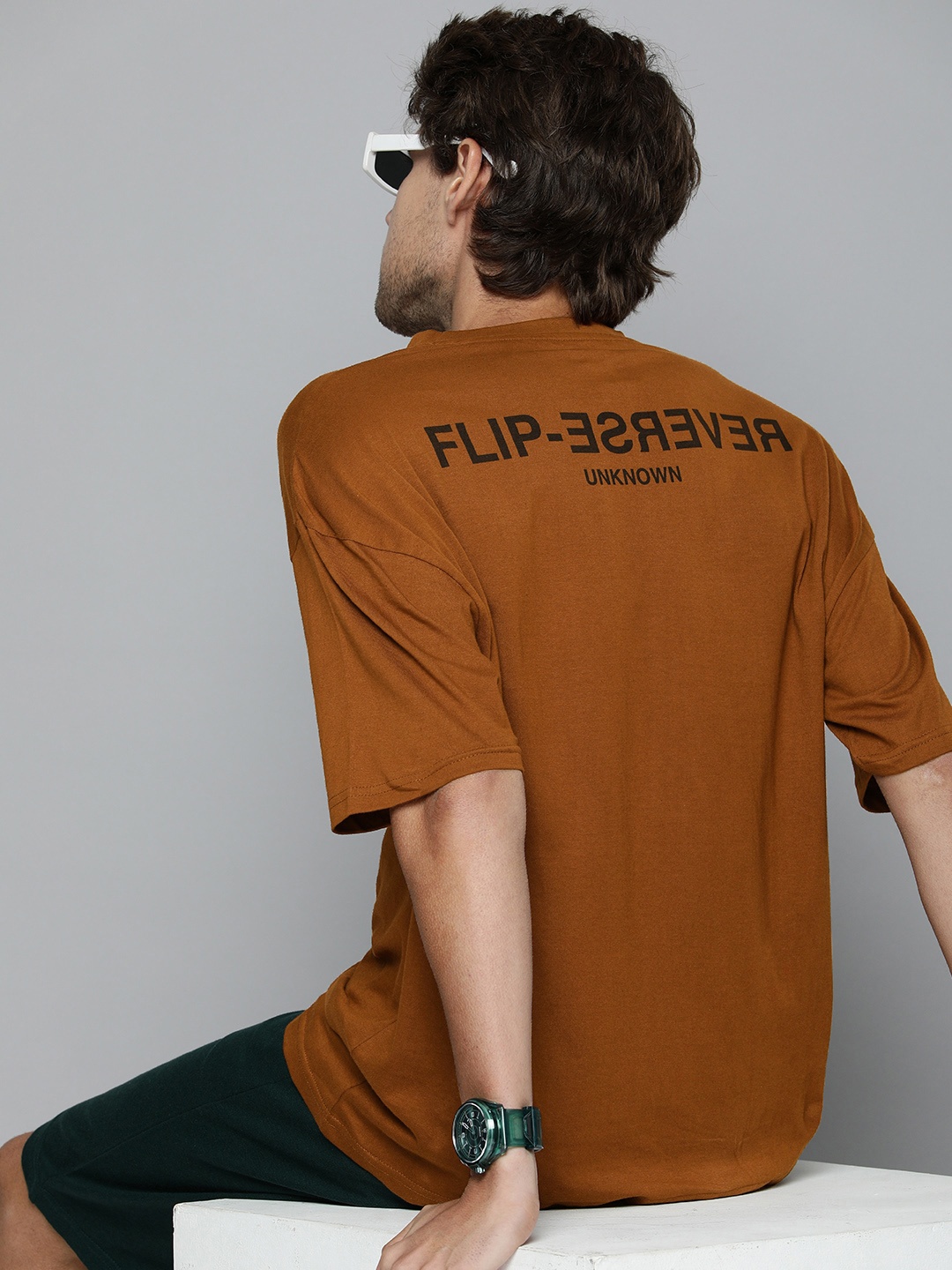 

Kook N Keech Men Brown & Black Printed Drop-Shoulder Sleeves Pure Cotton T-shirt