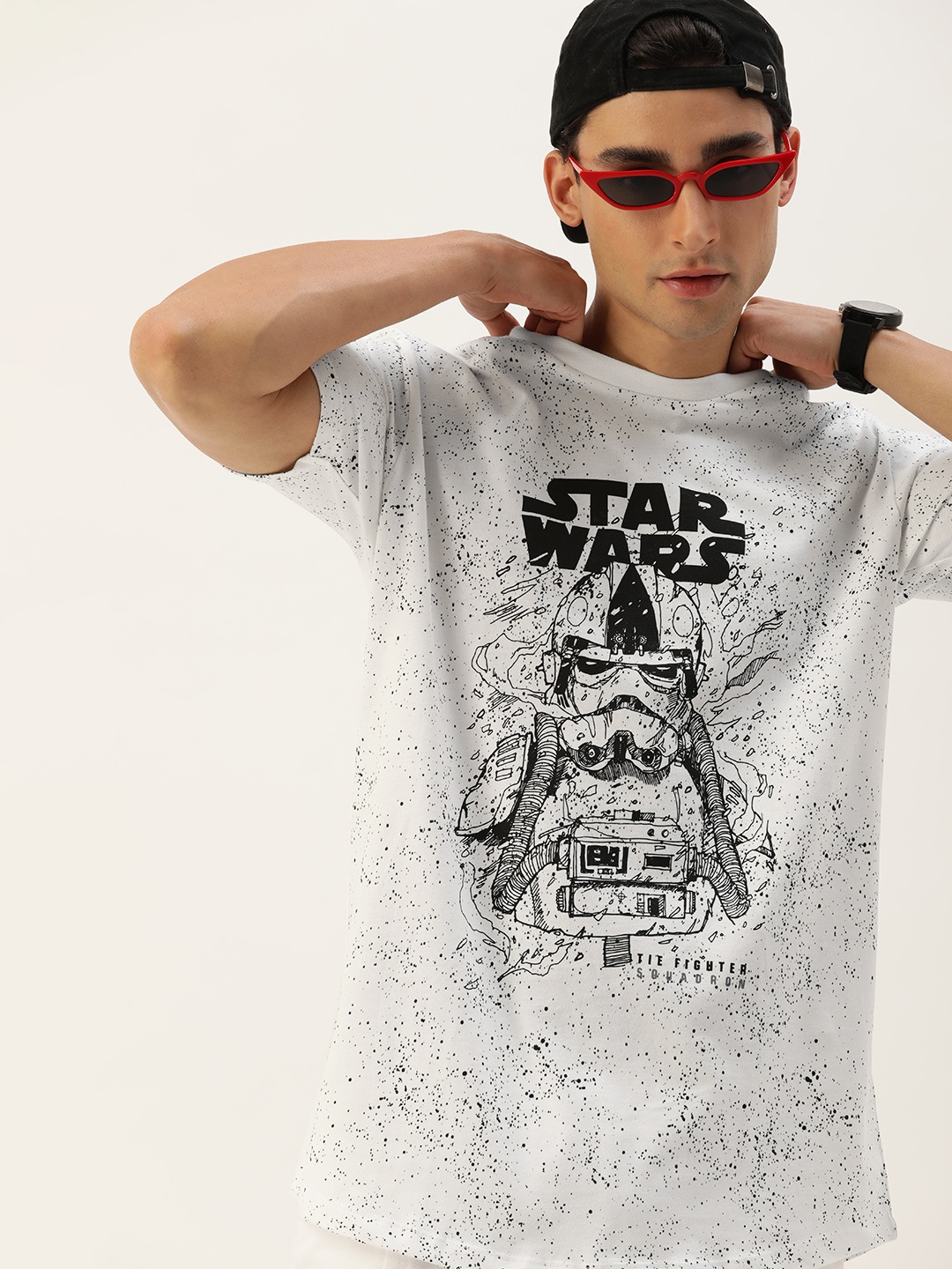 

Kook N Keech Star Wars Men White & Black Star Wars Printed Monochrome Pure Cotton T-shirt