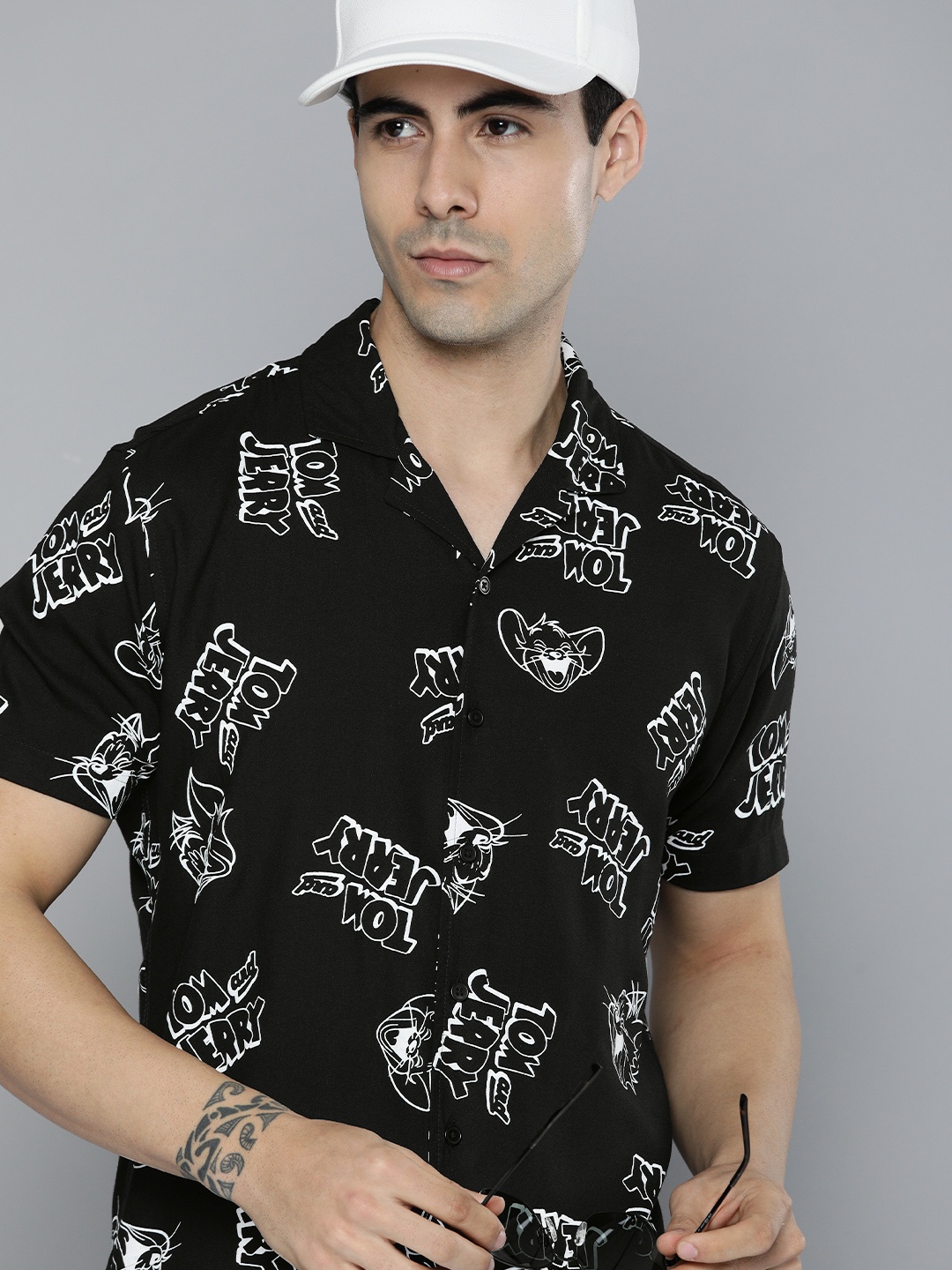 

Kook N Keech Toons Men Black & White Tom And Jerry Printed Casual Shirt