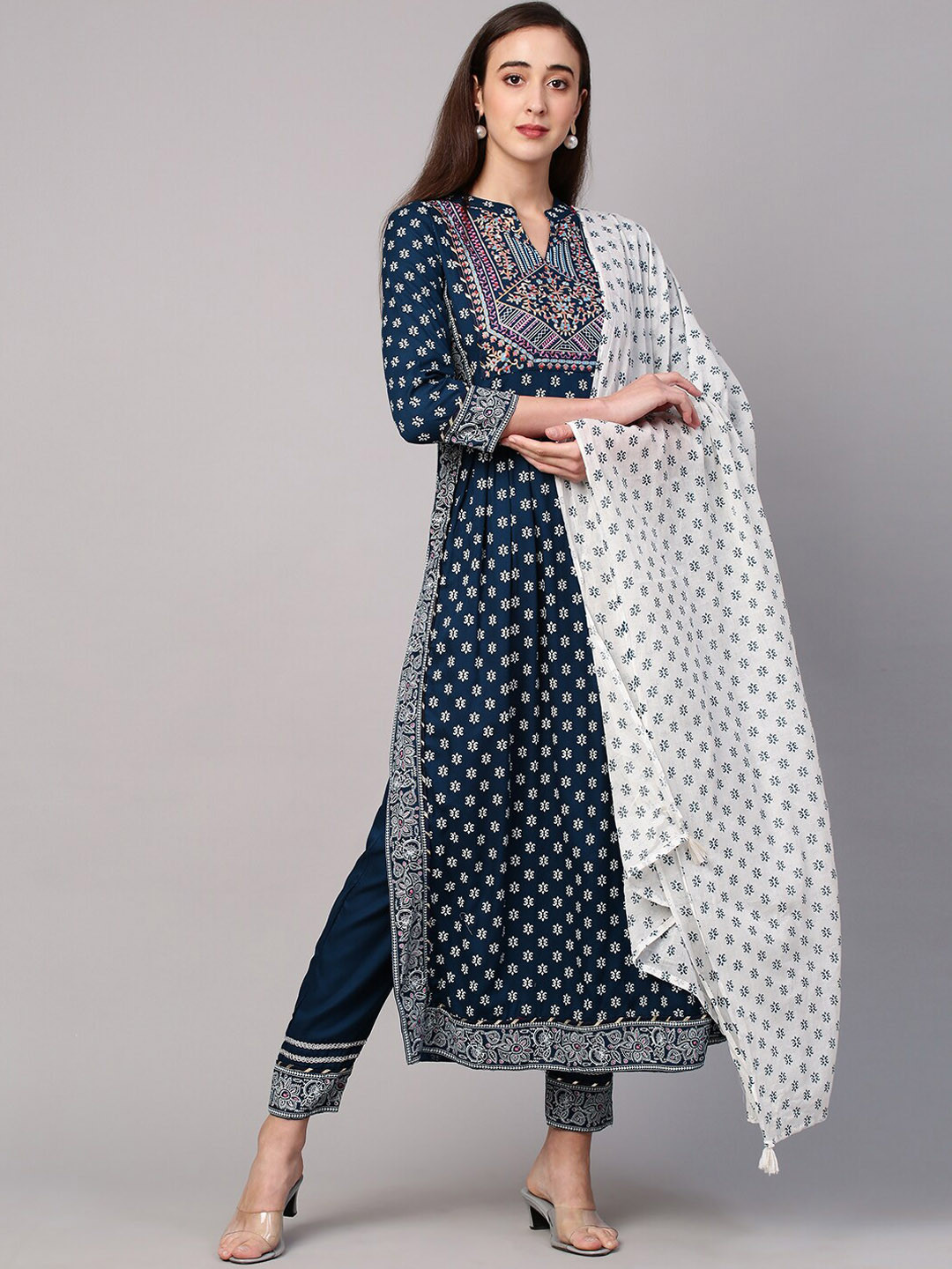 

FASHOR Women Teal Floral Printed Kurta with Trousers & With Dupatta