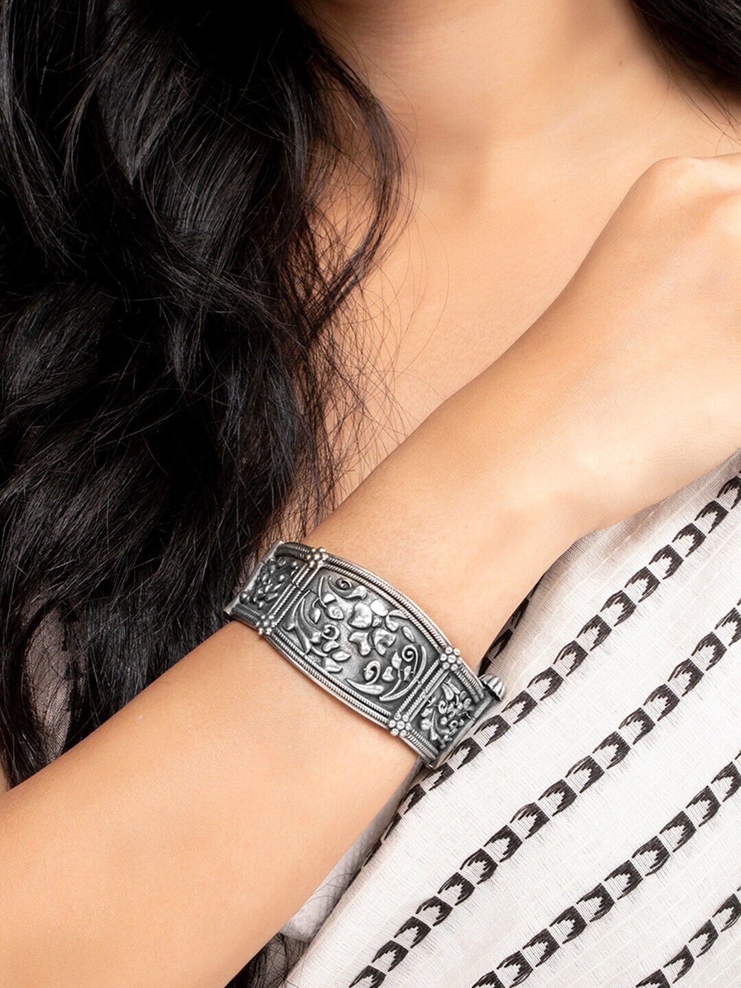 

Rubans Women Silver-Toned Oxidised Bangle-Style Bracelet