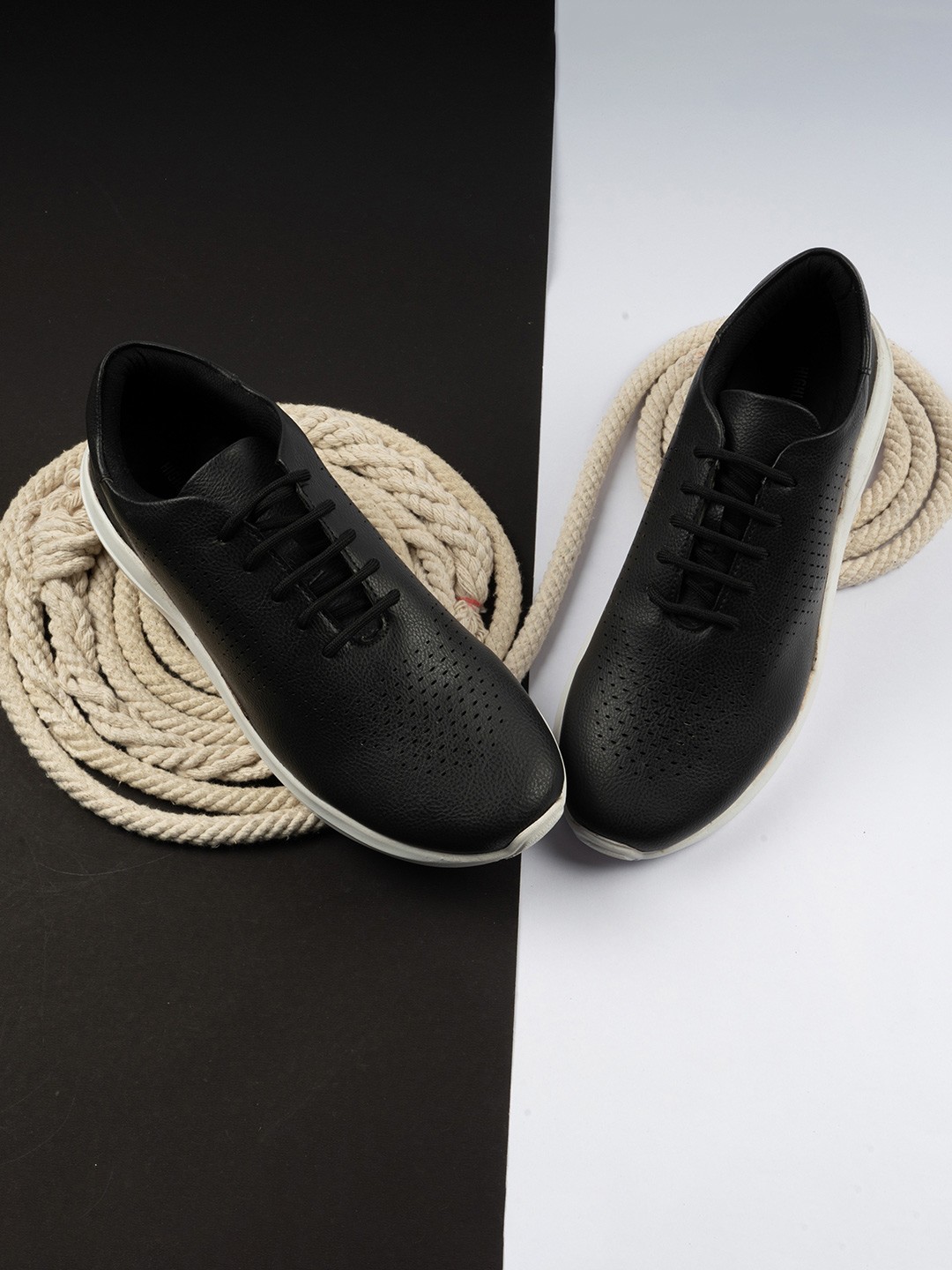 

HIGHLANDER Men PU Lace-Up Sneakers, Black