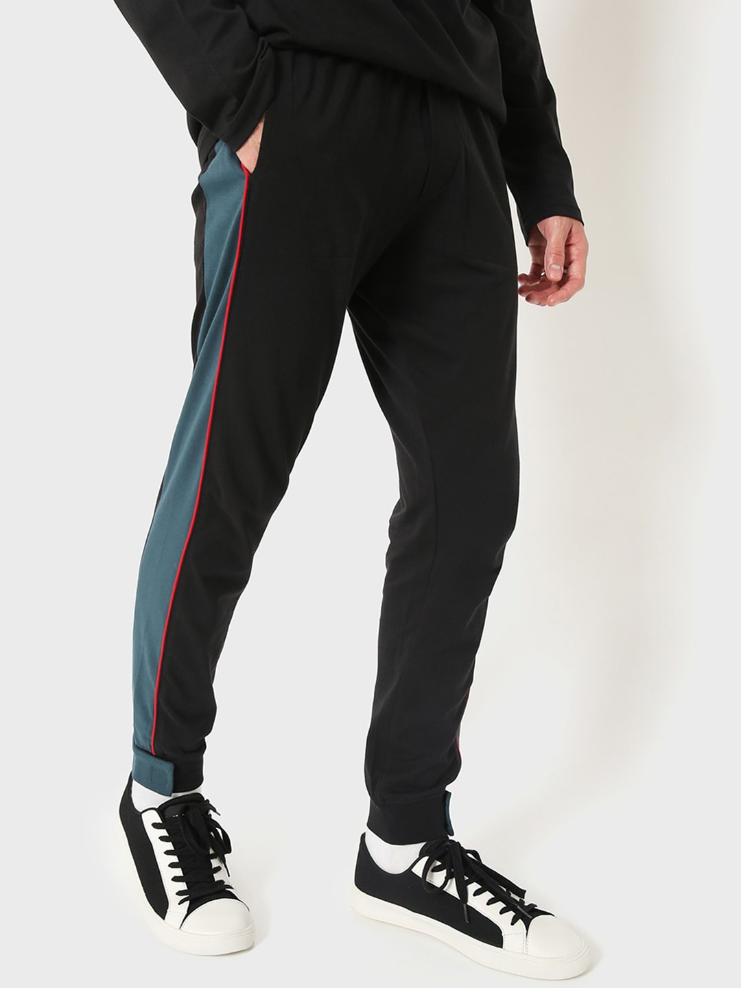 

Bewakoof Men Black Solid Pure Cotton Joggers