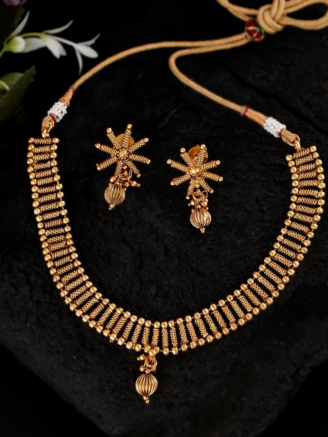 

Shoshaa Woman Gold-Plated Jewellery Set