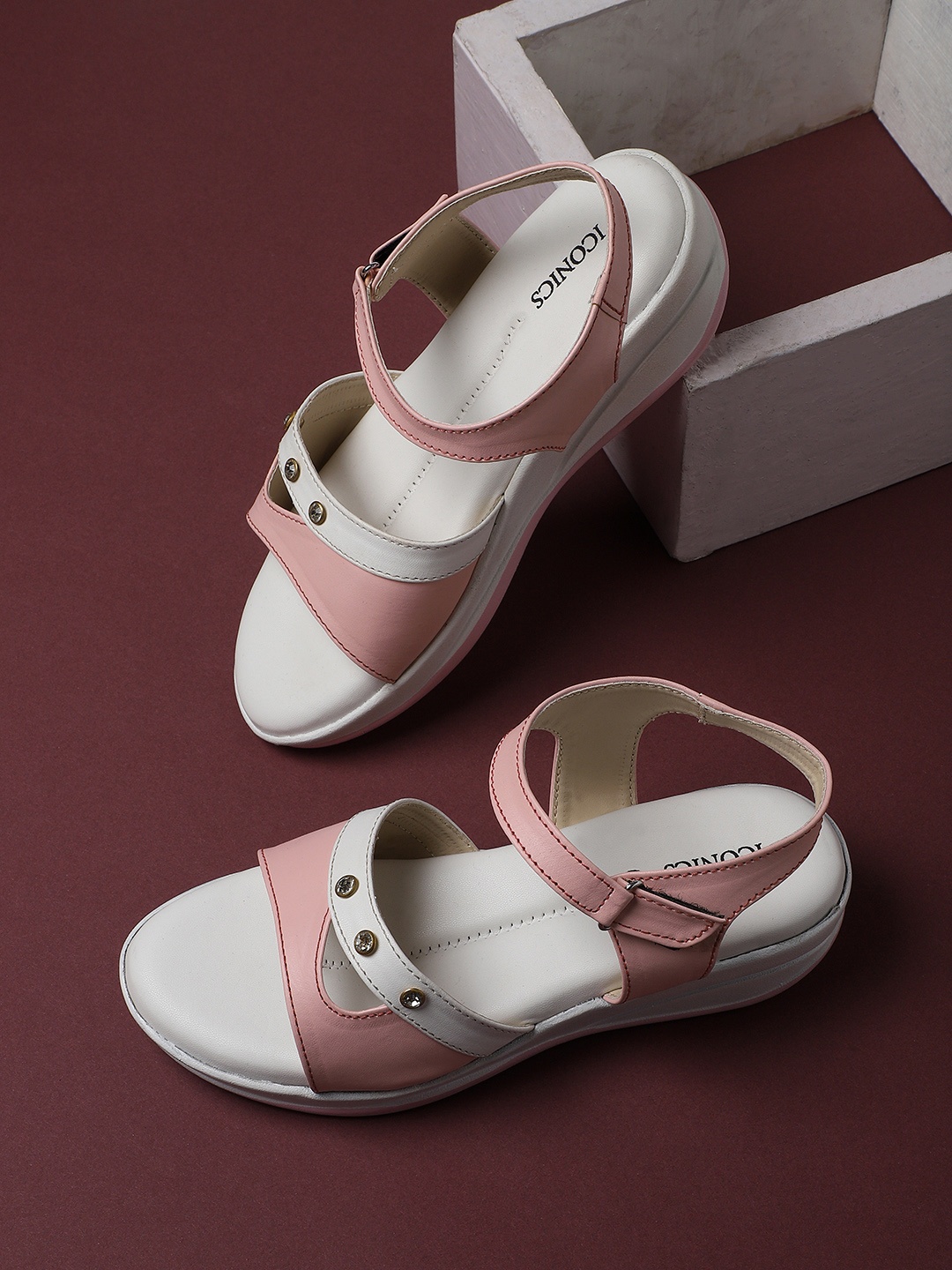 

ICONICS Pink Solid Comfort Boots