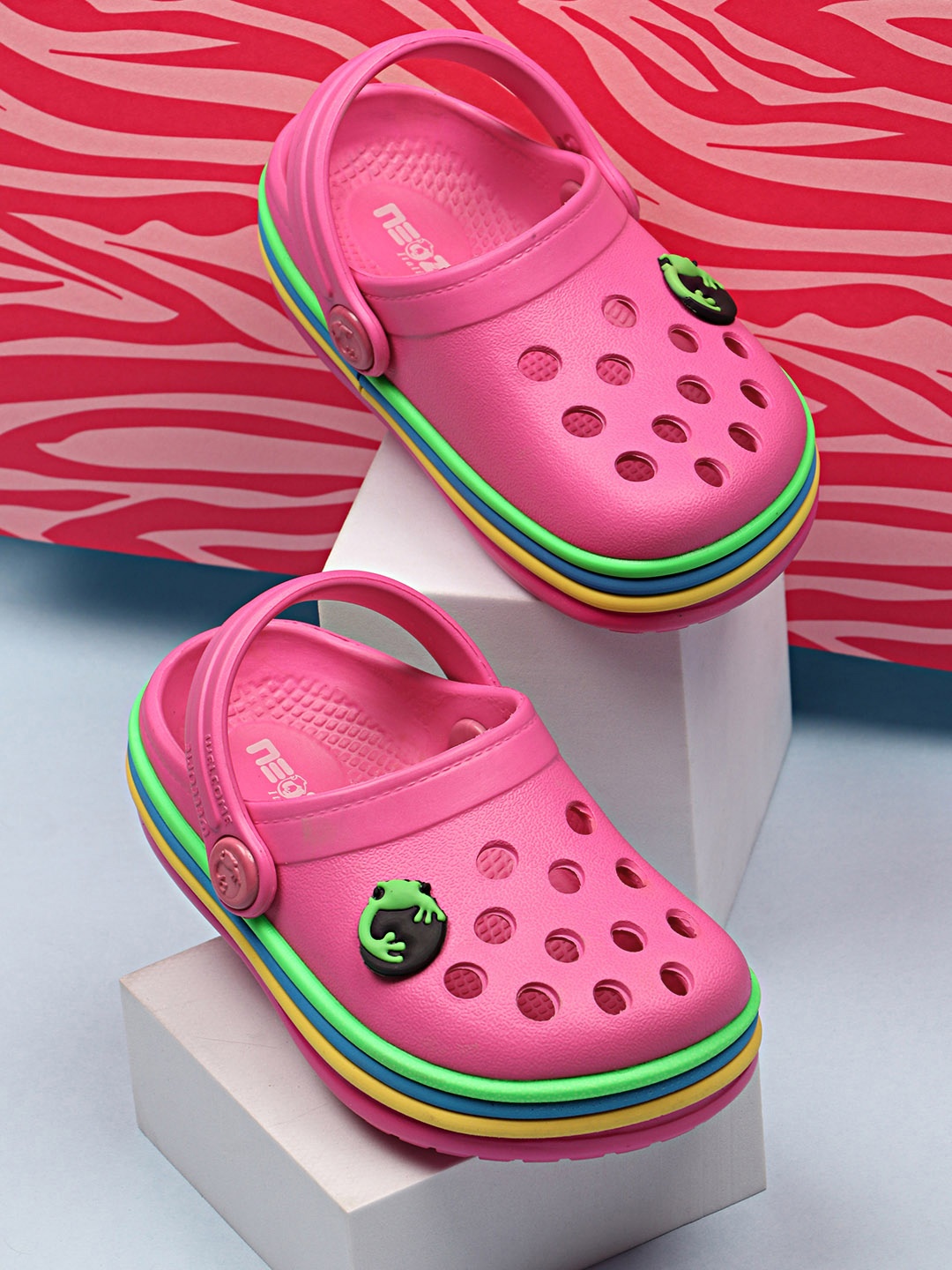 

NEOZ Girls Pink Self Design Clogs