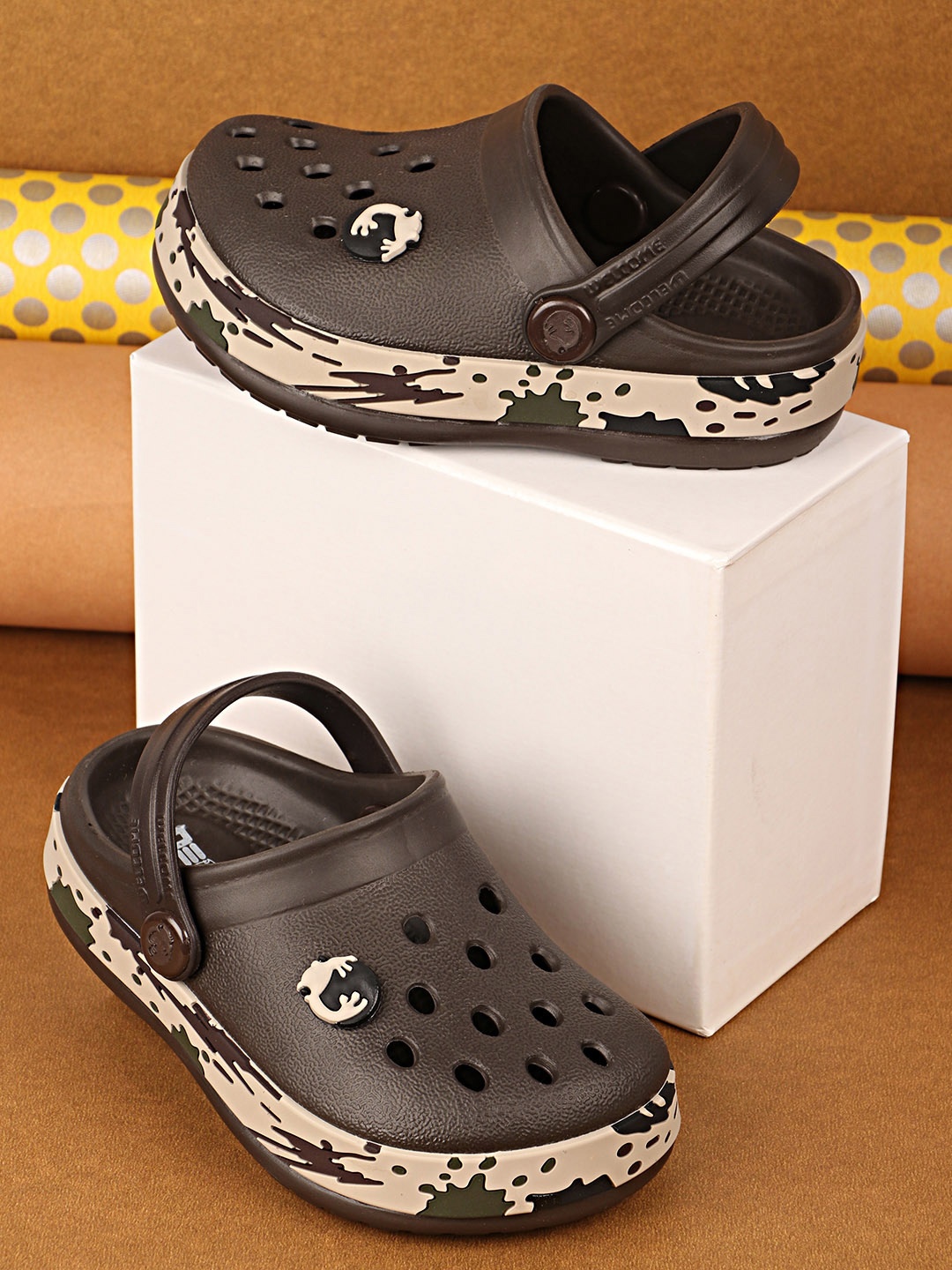 

NEOZ Boys Coffee Brown & Cream-Coloured Rubber Clogs