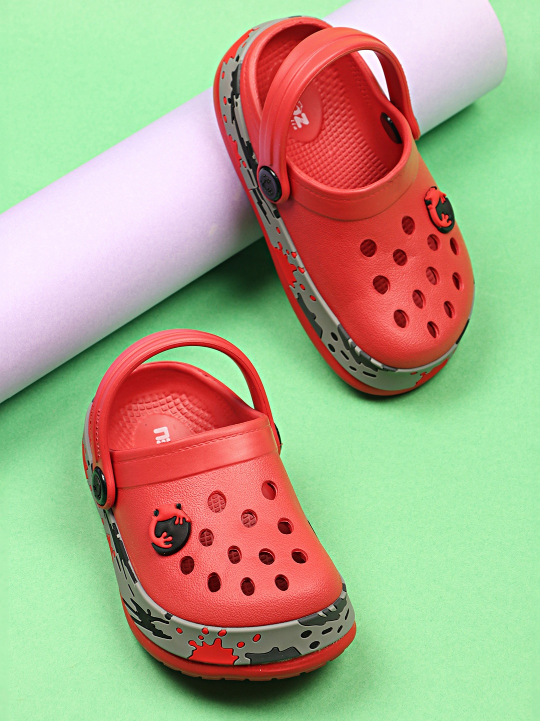 

NEOZ Boys Red Self Design Clogs