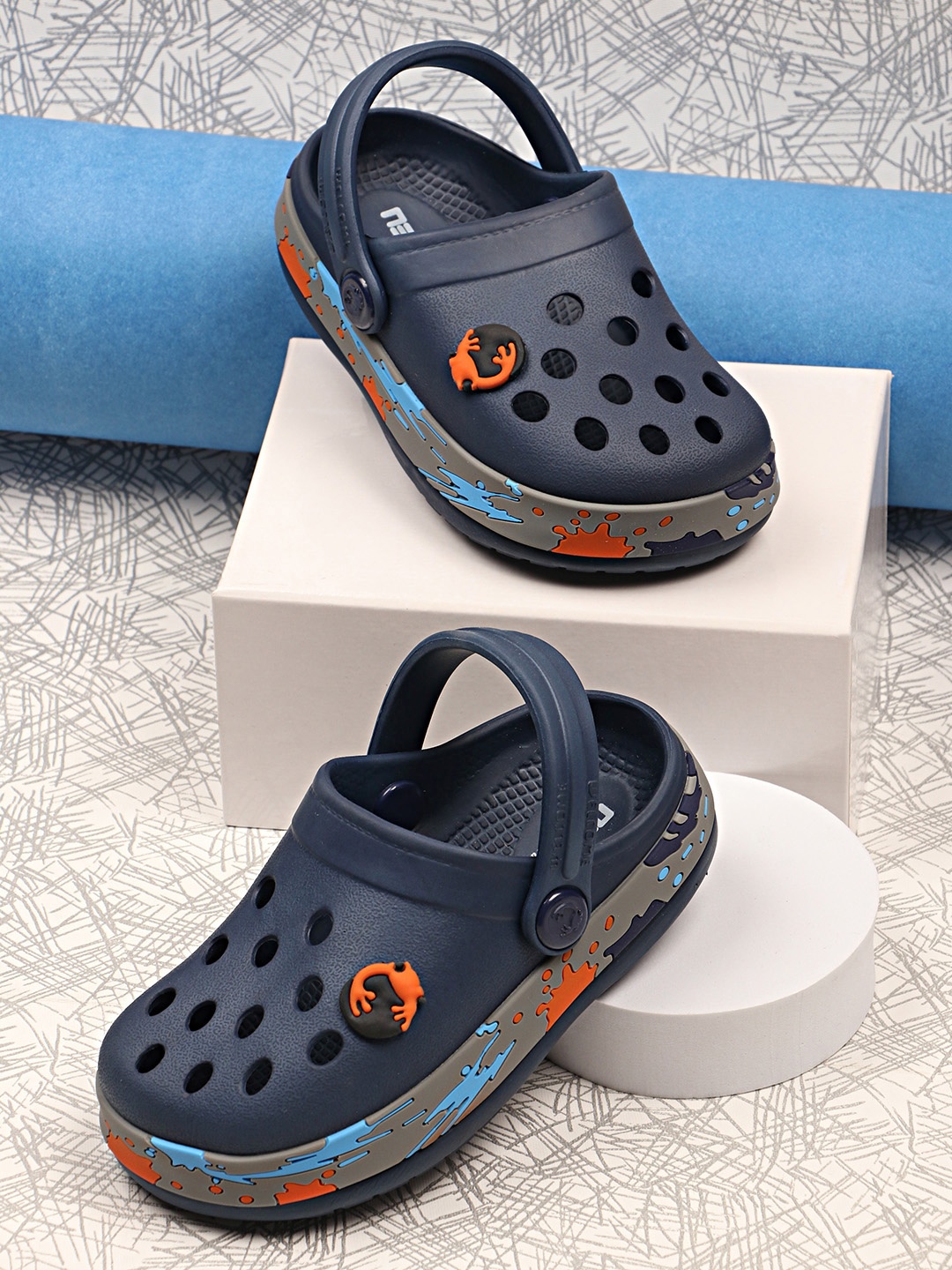 

NEOZ Boys Navy Blue & Grey Rubber Clogs