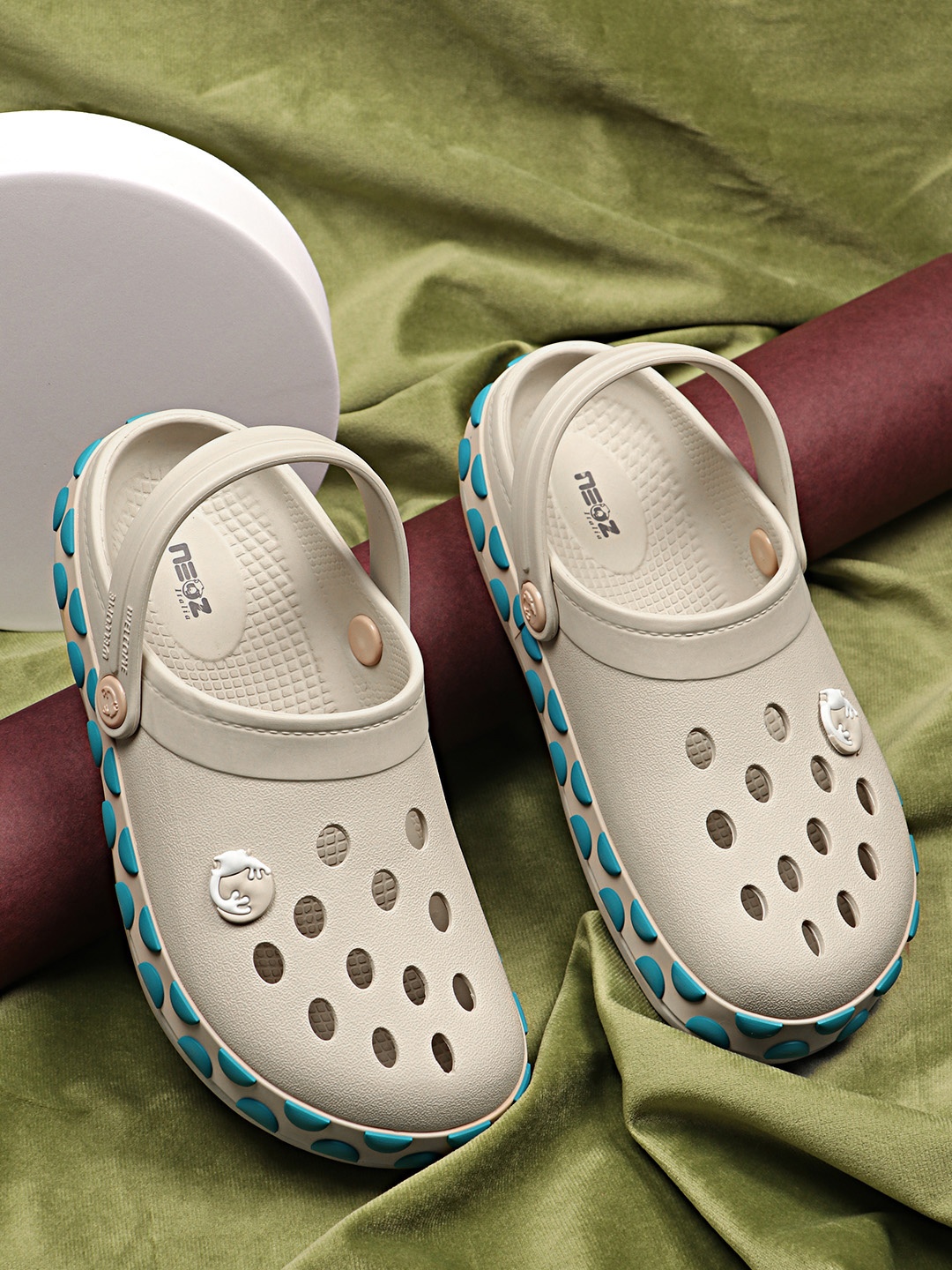 

NEOZ Girls Green & Blue Printed Rubber Clogs