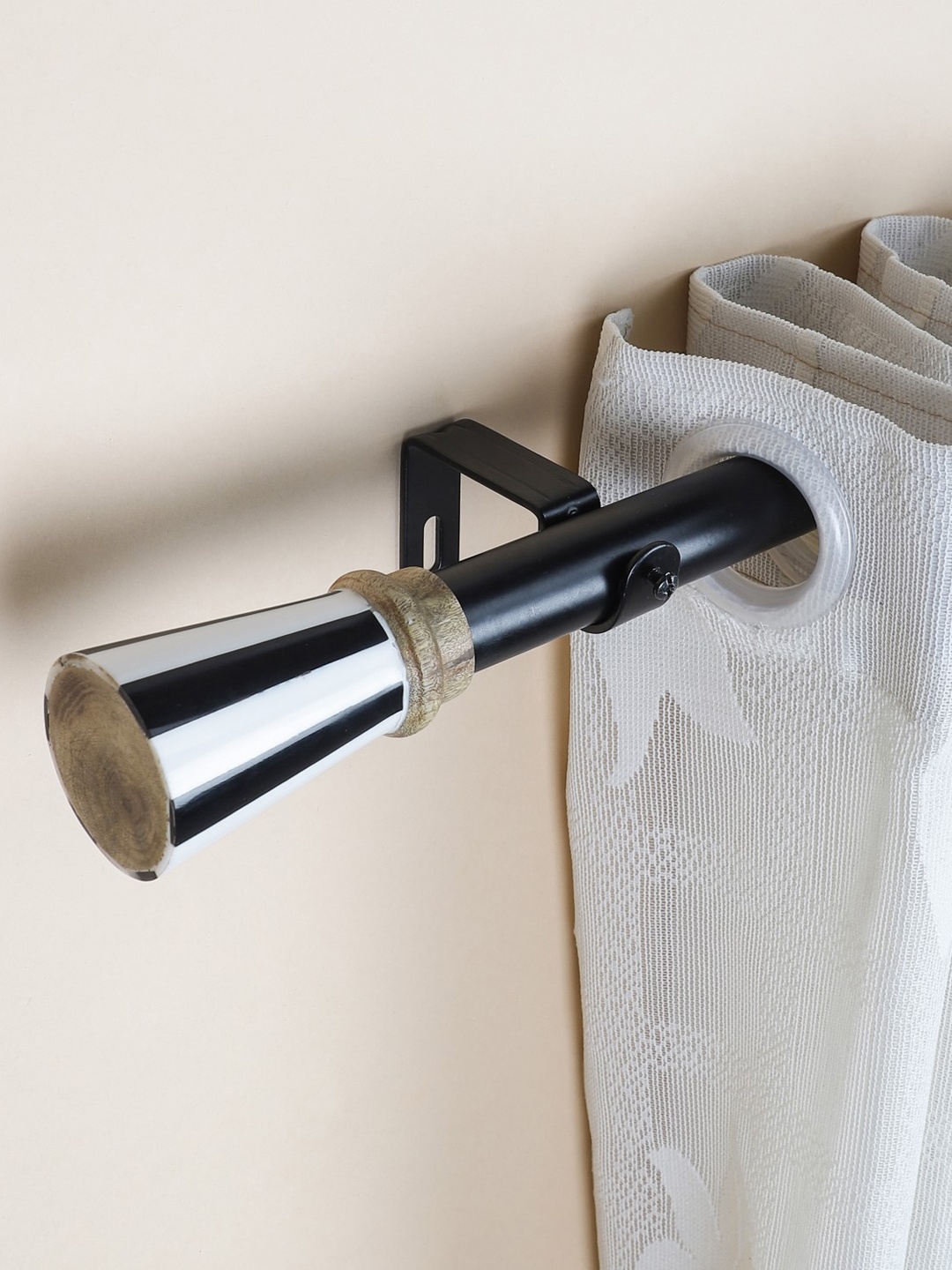 The Decor Mart Black Extendable Curtain Rod