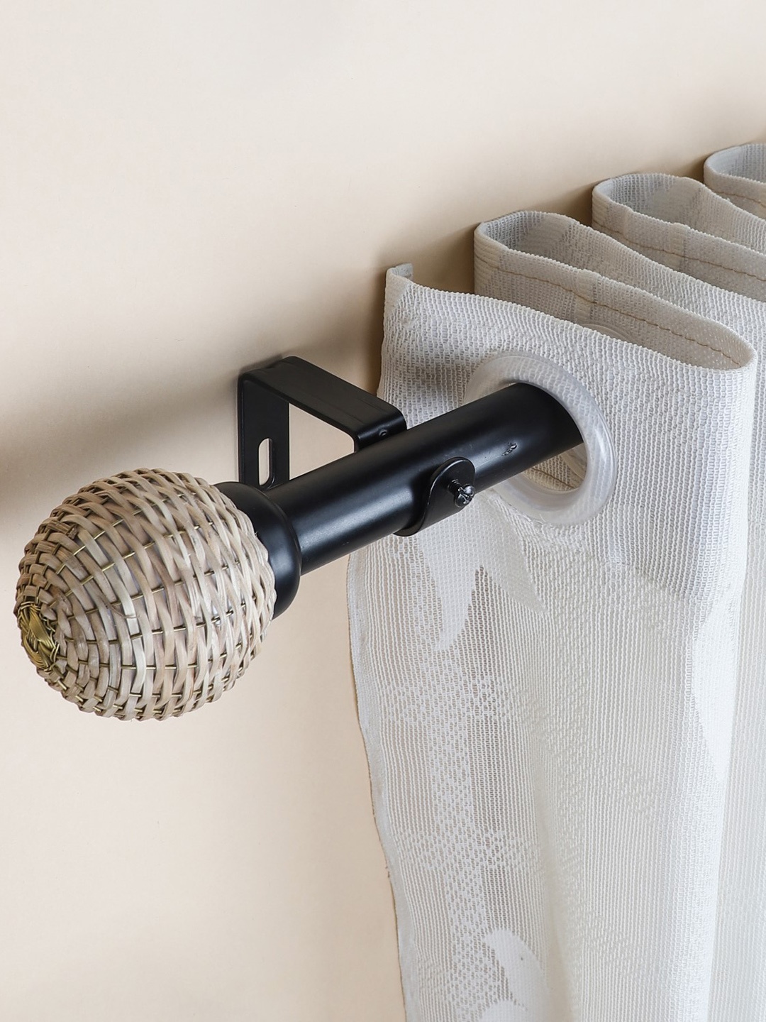 

The Decor Mart Black Extendable Curtain Rod