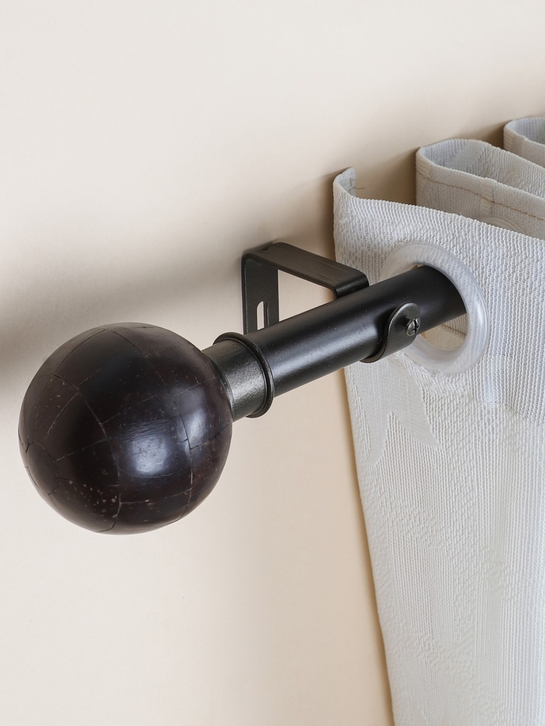 

The Decor Mart Brown Extendable Curtain Rod