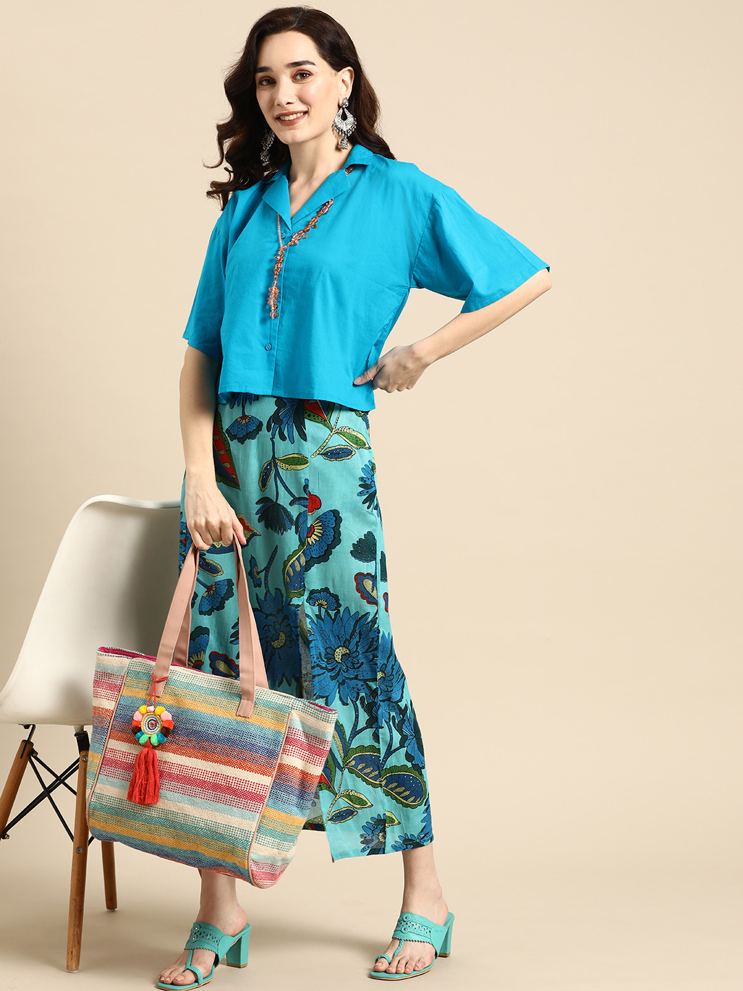 

Sangria Women Blue & Green Floral Printed Top & Skirt Co-ords