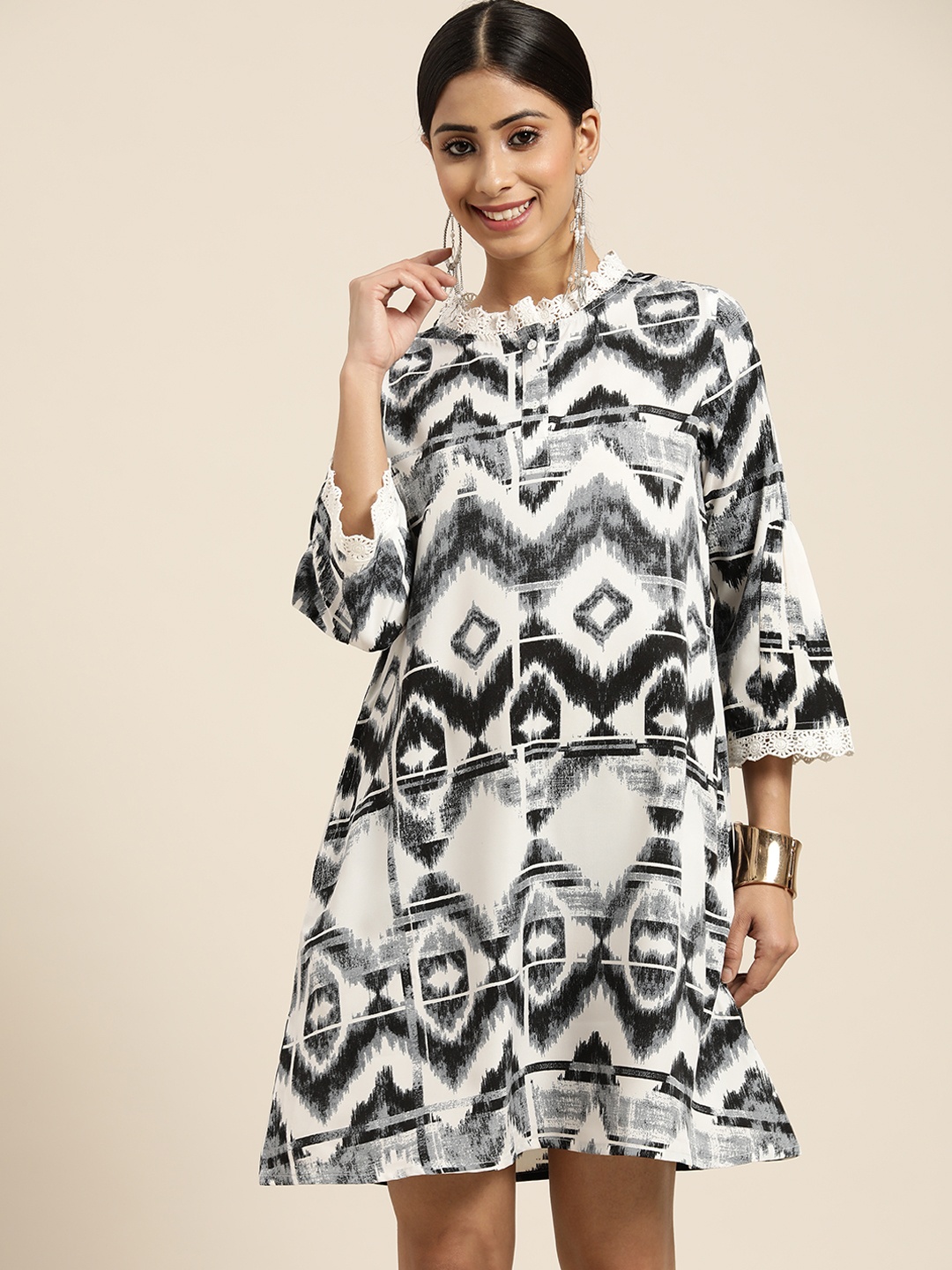 

Sangria Women White & Grey Printed aEthnic A-Line Ethnic Dress