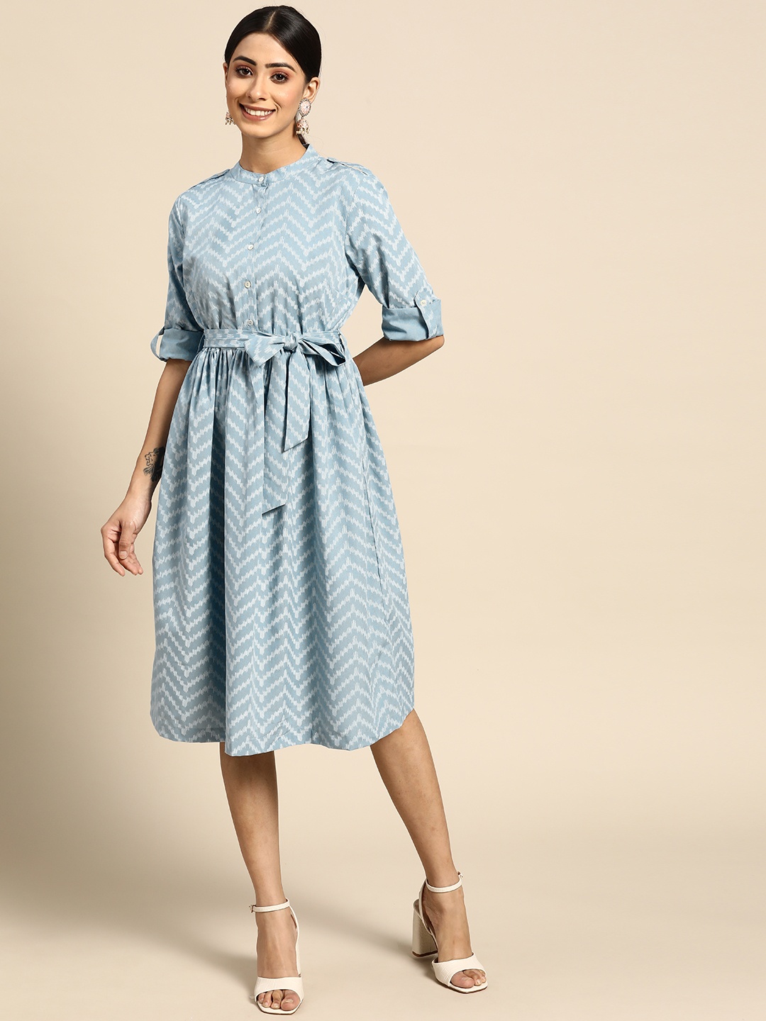

Sangria Women Blue & White Abstract Print A-Line Midi Dress