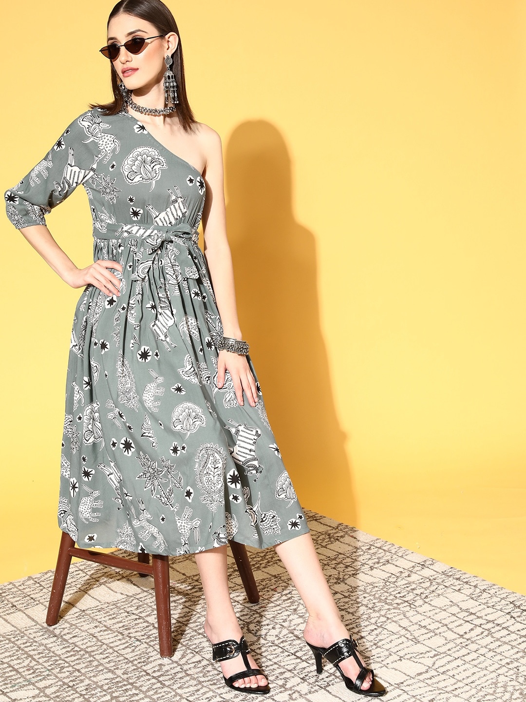 

Sangria Grey & White Ethnic Print One Shoulder A-Line Midi Dress