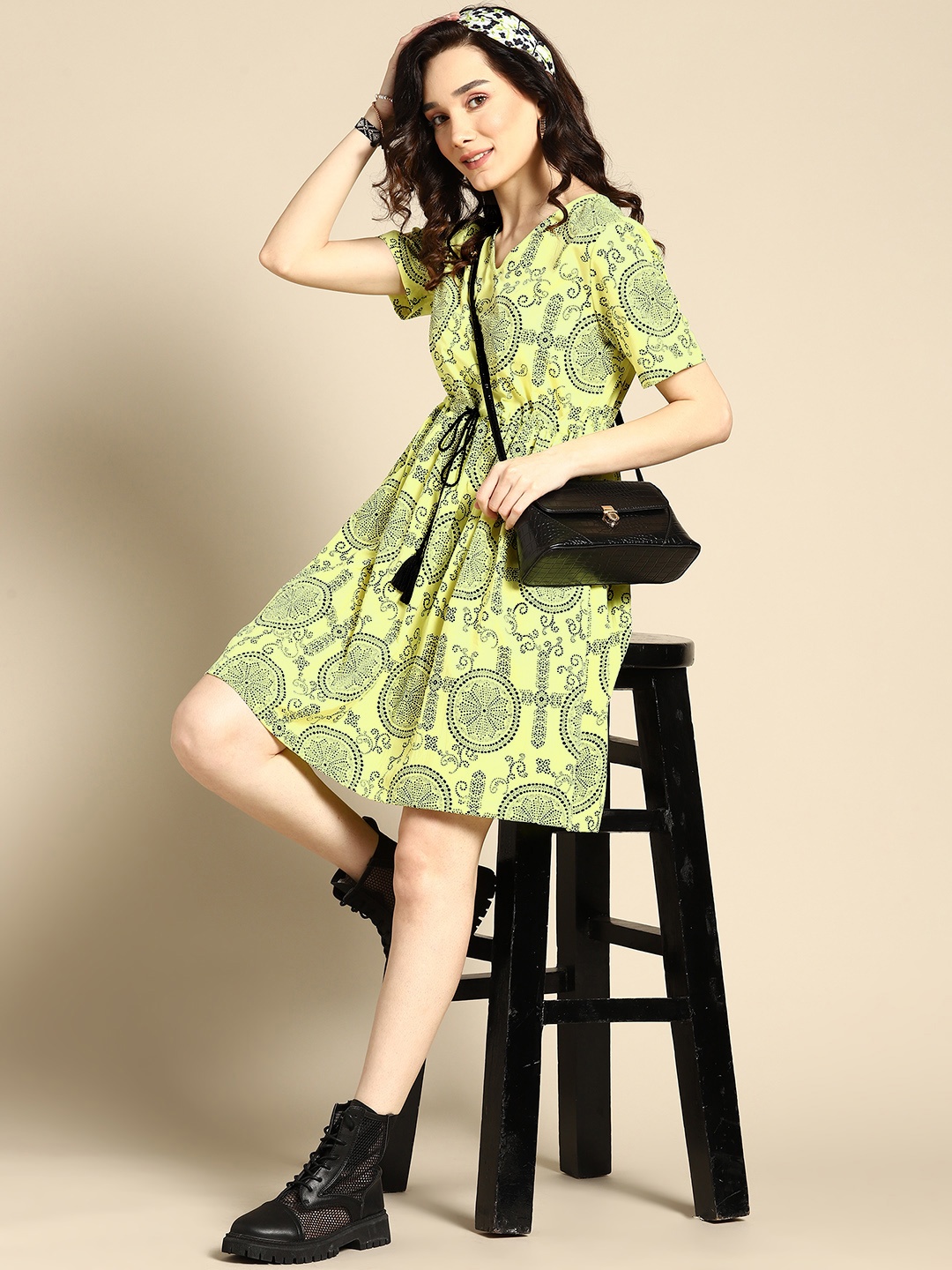 

Sangria Lime Green & Black Printed A-Line Dress