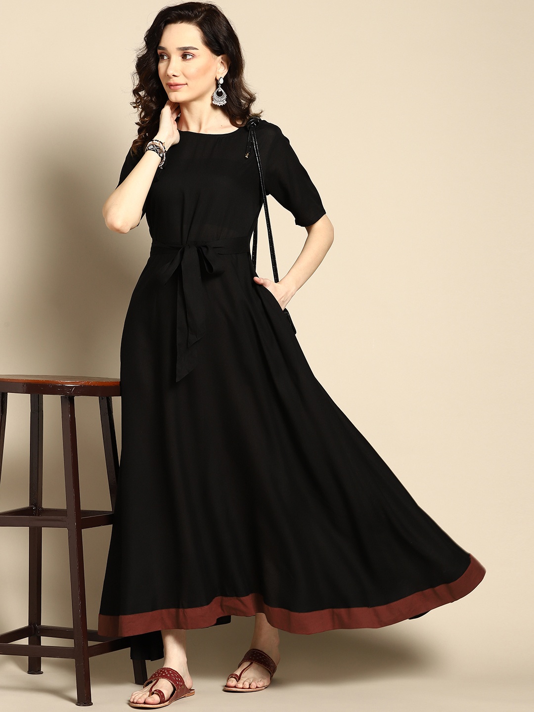 

Sangria Black Solid Tie-up Neck Belted & Open Back A-line Maxi Dress