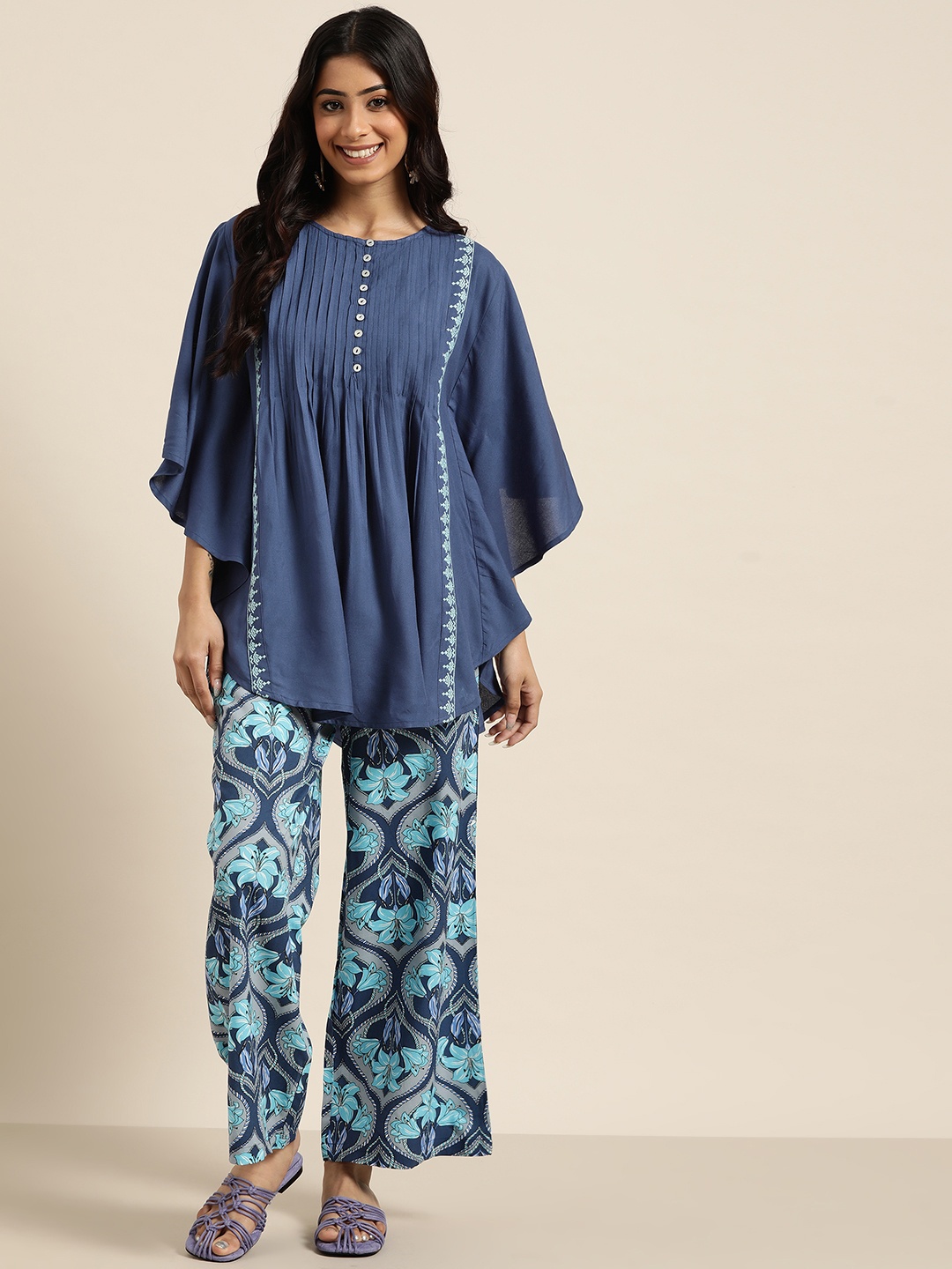 

Sangria Women Navy Blue & Grey Floral Printed Kurti with Palazzos