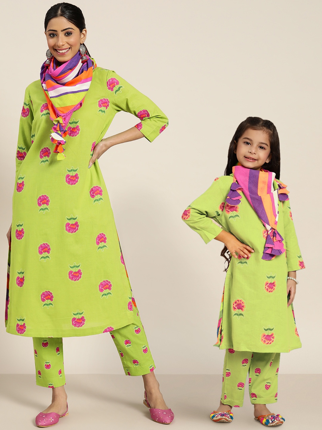 

Sangria Women Green & Pink Floral Pure Cotton Printed Kurta with Trousers & With Dupatta