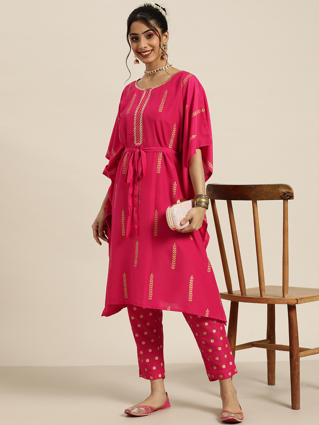 

Sangria Women Pink & Golden Ethnic Motifs Printed Gotta Patti Kurta with Trousers