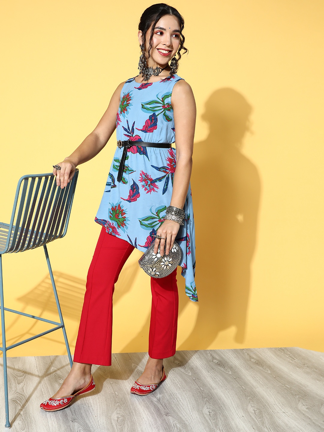 

Sangria Women Blue & Pink Floral Printed Tunic
