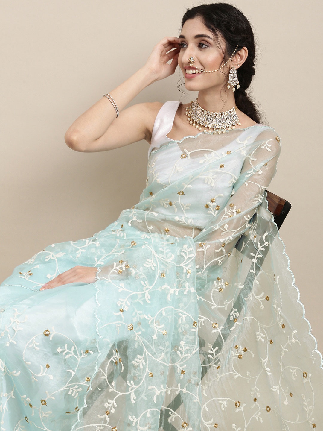 

VASTRANAND Blue Floral Embroidered Organza Saree