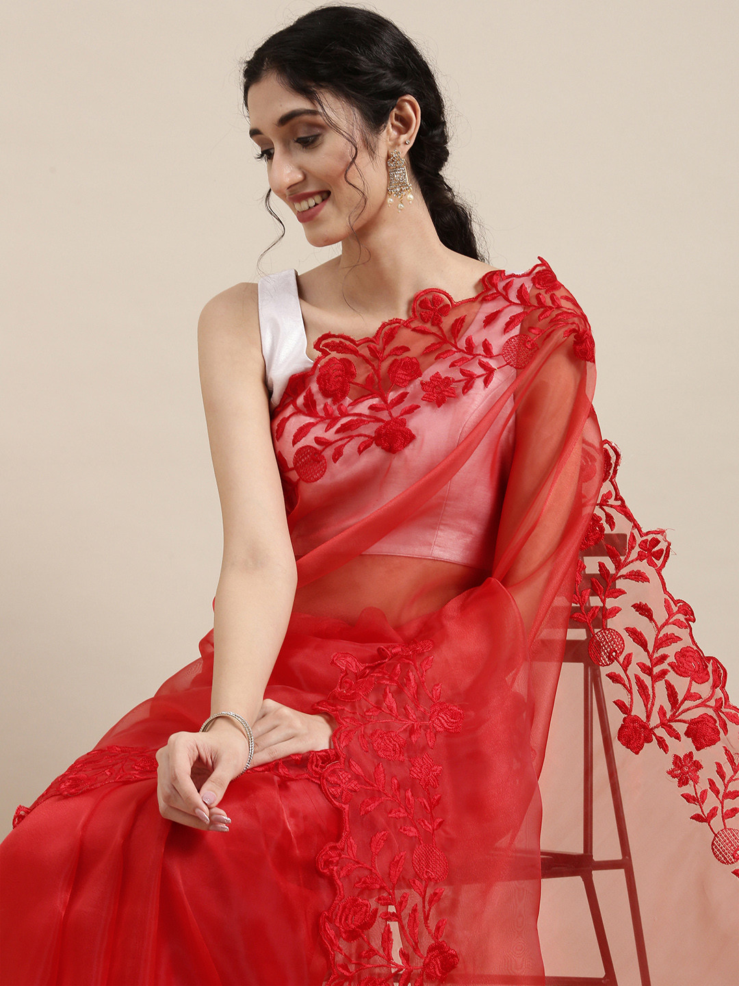 

VASTRANAND Red Embroidered Organza Saree