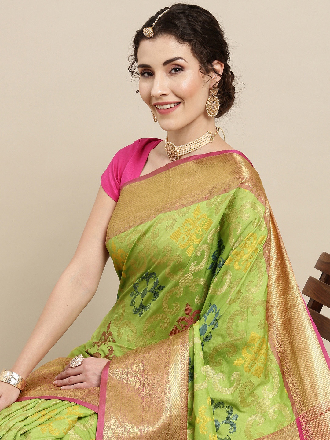 

VASTRANAND Green Woven Design Zari Silk Blend Kanjeevaram Saree